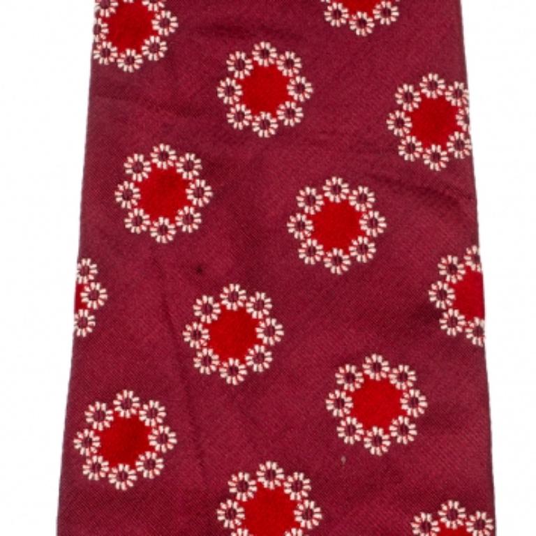 Boss By Hugo Boss Krawatte aus Seidenjacquard mit Blumenstickerei in Mauve-Rosa und Rot im Zustand „Gut“ im Angebot in Dubai, Al Qouz 2
