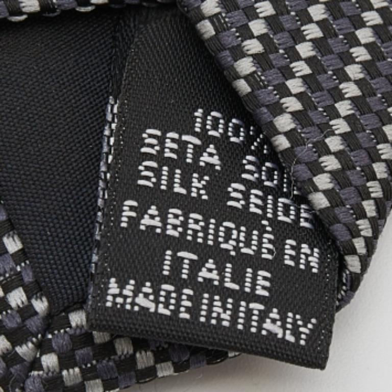 Boss By Hugo Boss Monochrome Jacquard-Seidenkrawatte im Zustand „Gut“ im Angebot in Dubai, Al Qouz 2
