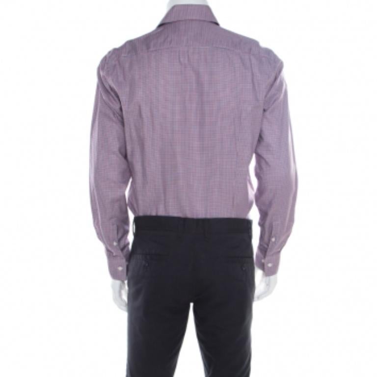Questa camicia multicolore di Boss By Hugo Boss non può mancare nel tuo guardaroba perché è adatta alle riunioni. È realizzato in cotone e presenta un motivo pied-de-poule su tutta la superficie e maniche lunghe con polsini. Con una vestibilità