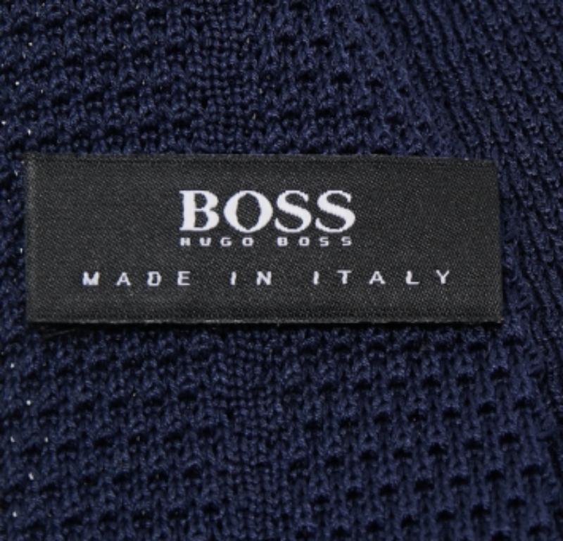 Boss By Hugo Boss - Cravatta slim in maglia di cotone blu navy In condizioni ottime in vendita a Dubai, Al Qouz 2