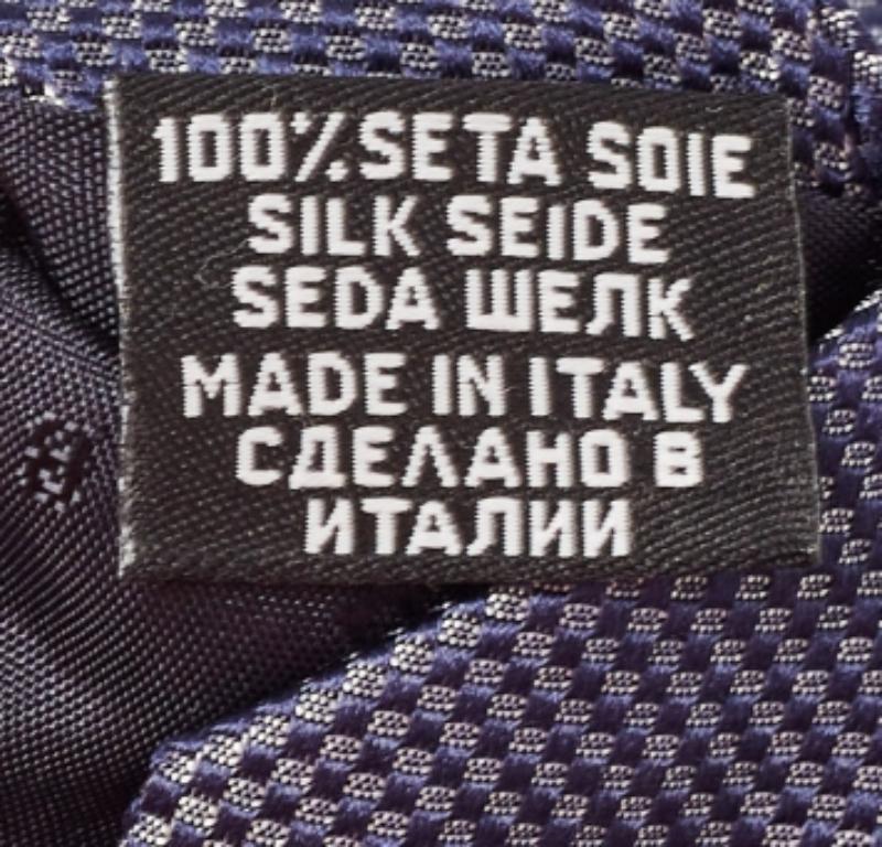 Corbata estrecha de seda estampada Boss By Hugo Boss Azul Marino en Bueno estado para la venta en Dubai, Al Qouz 2