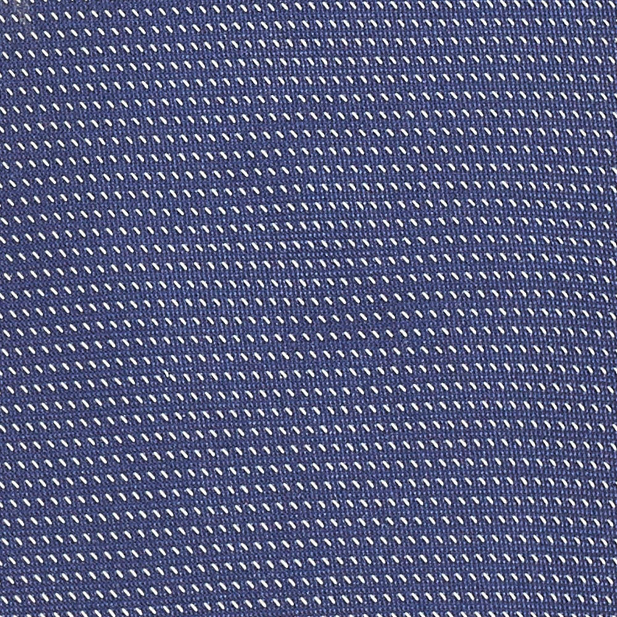 This tie is a perfect formal accessory that has a sharp and modern appeal. Made from luxurious materials it features intricate patterns and the brand label is neatly stitched at the back. It is sure to add oodles of style to your blazers.