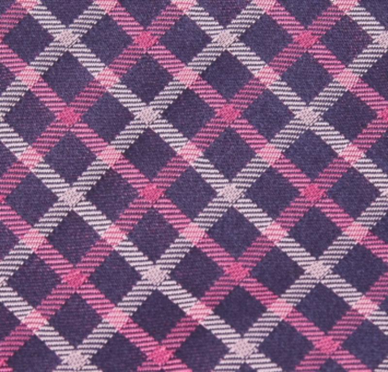Boss by Hugo Boss - Cravatta in seta con motivo a quadri viola/rosa In condizioni ottime in vendita a Dubai, Al Qouz 2