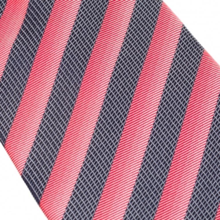 Uomo Boss By Hugo Boss a righe diagonali rosse e blu navy  Cravatta in seta jacquard in vendita