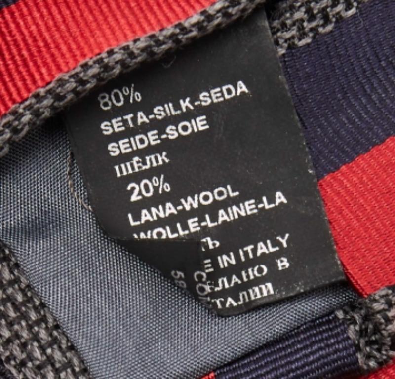 Cravatta Boss By Hugo Boss in seta a righe diagonali rosso/marino In condizioni ottime in vendita a Dubai, Al Qouz 2