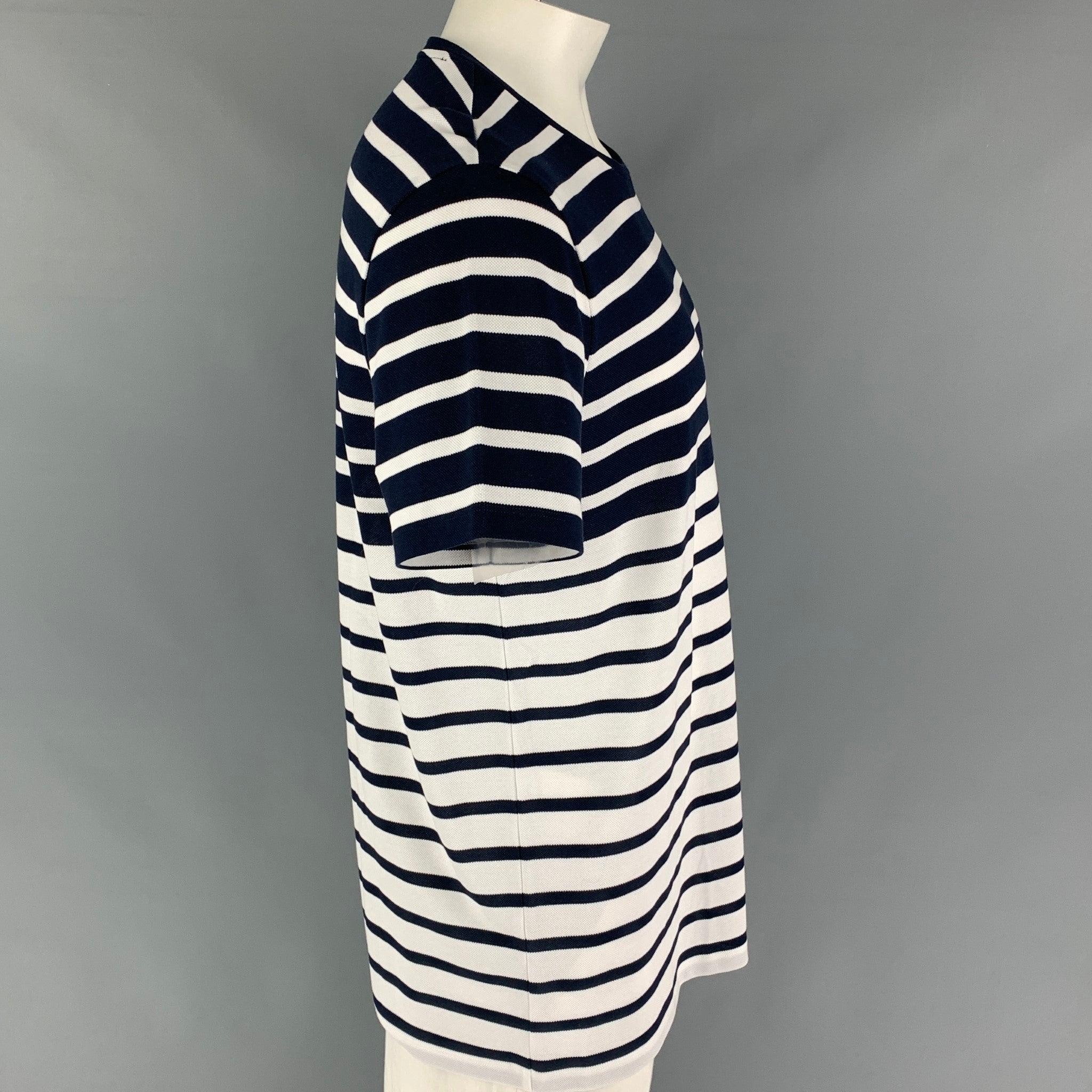 BOSS by HUGO BOSS t-shirt comes in a navy & white stripe cotton featuring a regular fit and a crew-neck.
Excellent
Pre-Owned Condition. 

Marked:   XXL  

Measurements: 
 
Shoulder: 19.5 inches Chest: 42 inches Sleeve: 9.5 inches Length: 31 inches 
