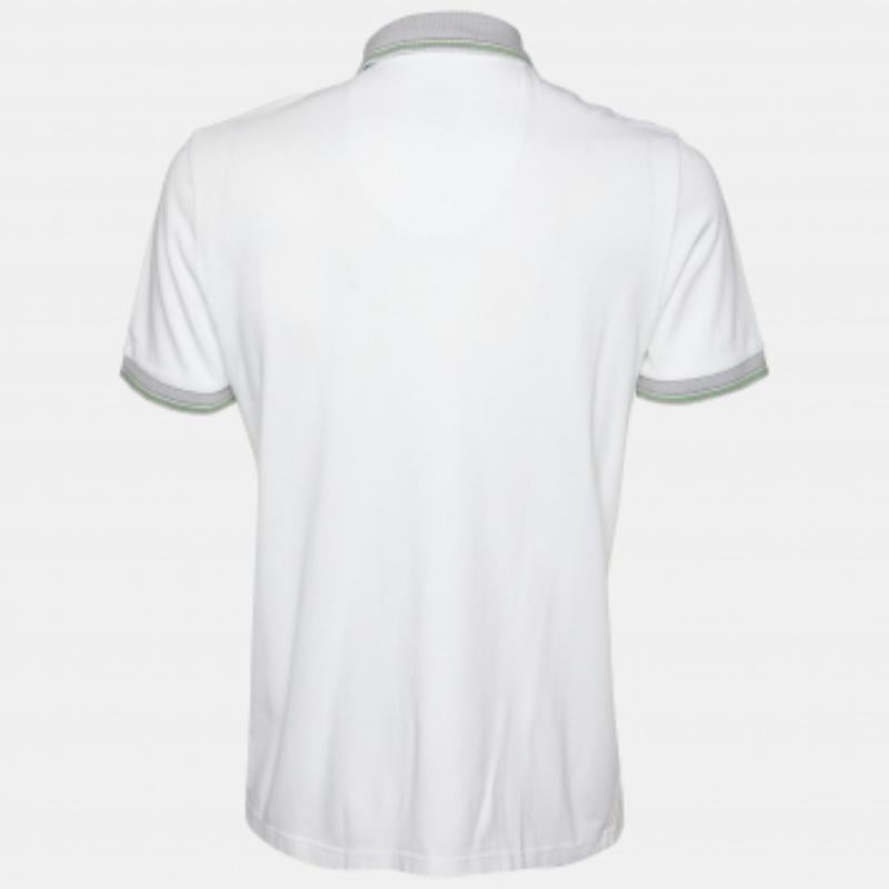 Una combinación perfecta de comodidad, lujo y estilo, ¡esta camiseta de diseño es una pieza imprescindible! Fabricada con materiales de calidad, esta creación puede combinarse con pantalones vaqueros y zapatillas deportivas para un look fresco.