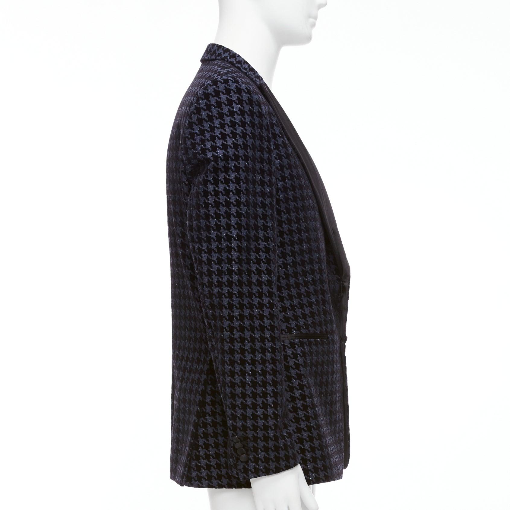 Boss By Hugo Boss 2019 in lana vergine, seta, pied de poule in velluto navy, blazer da smoking IT50 L. In condizioni Nuovo in vendita a Hong Kong, NT