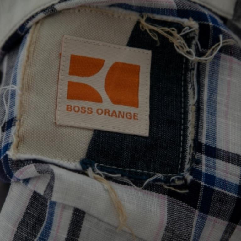 Boss Orange by Hugo Boss - Camicia a maniche corte in lino con stampa a quadri bianchi e blu - S.S. White In condizioni buone in vendita a Dubai, Al Qouz 2