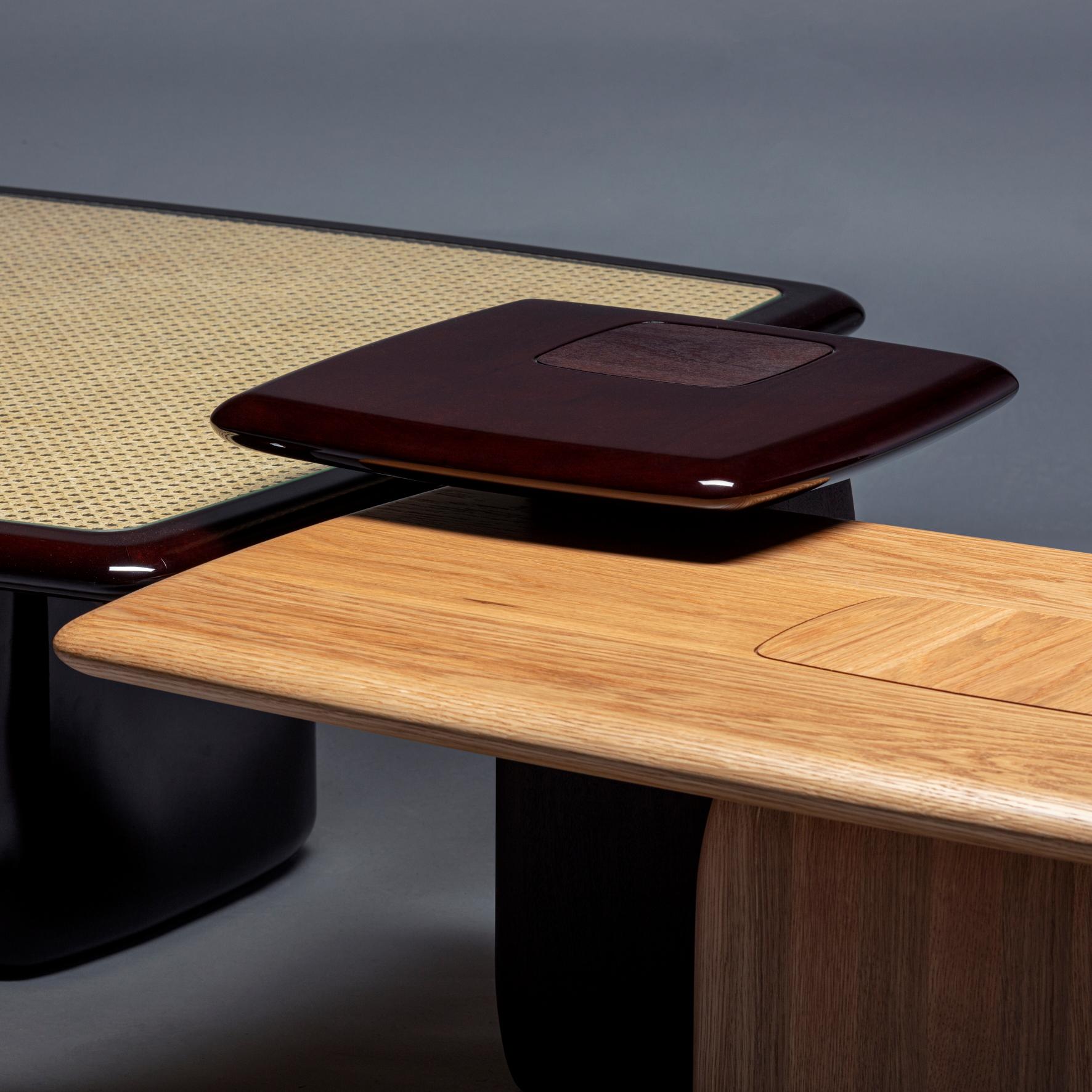 Table basse carrée Bossa, en bois d'acajou brillant, Handcraft by Duistt Neuf - En vente à Leça da Palmeira, PT