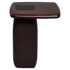 Mesa Auxiliar Cuadrada Alta Bossa en Alto Brillo y Pie de Madera Maciza de Caoba Mate