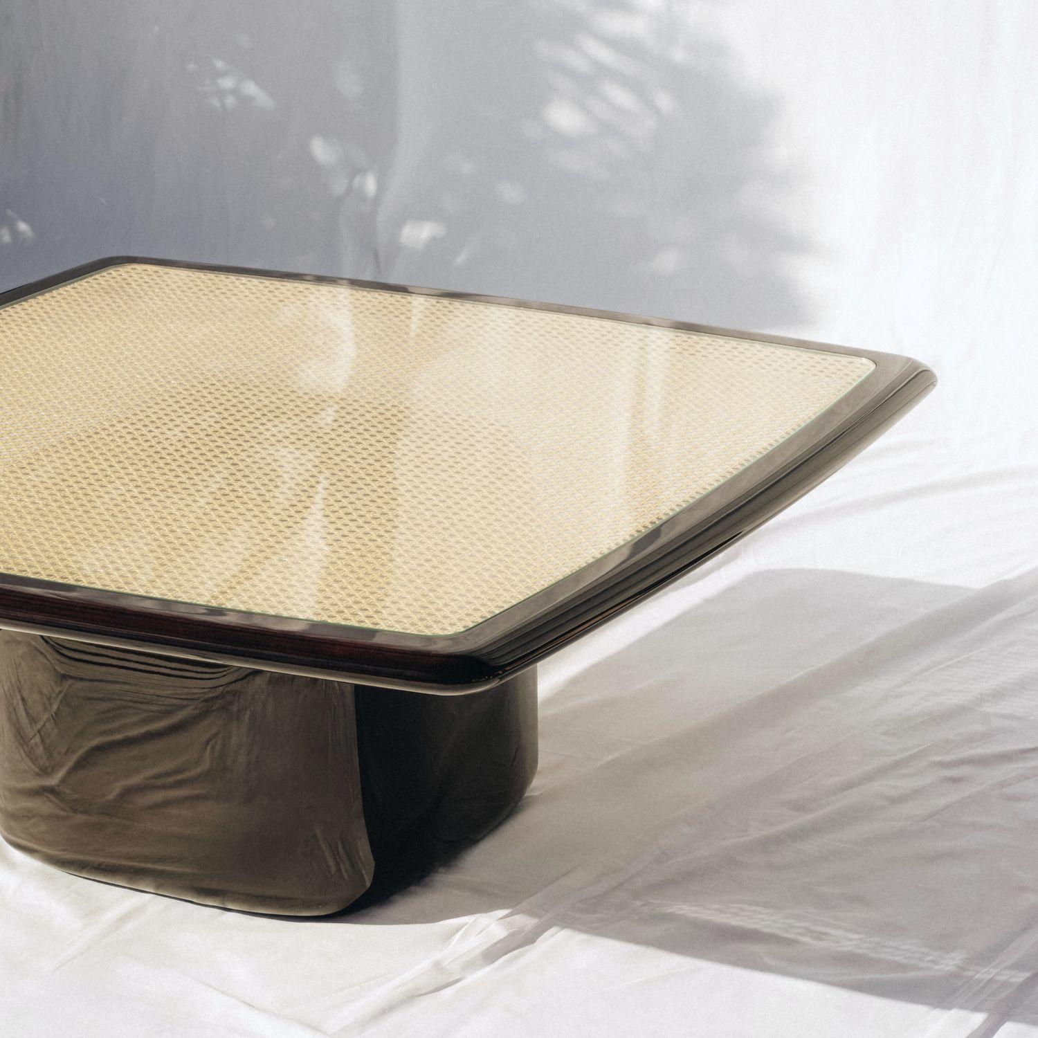 Mid-Century Modern Table basse carrée Bossa, en bois d'acajou brillant, Handcraft by Duistt en vente