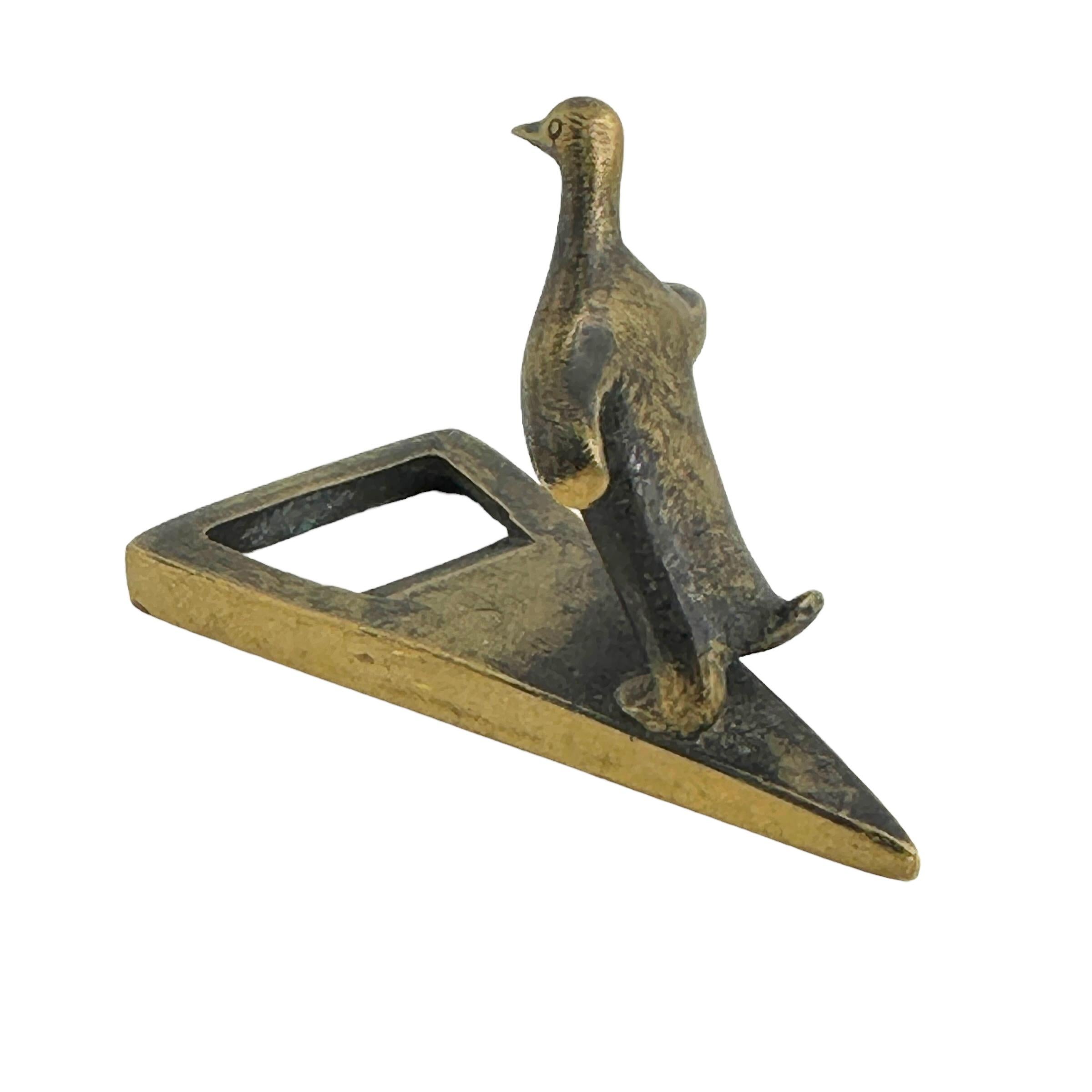 Autrichien Figure ouvre-bouteille en bronze de Bosse Richard Rohac Mid-Century Modern 1950s en vente