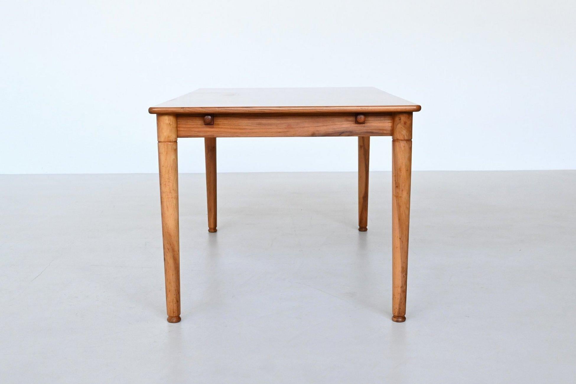 Bosteels Meubelen sculptural dining table walnut Belgium 1960 In Good Condition In Etten-Leur, NL