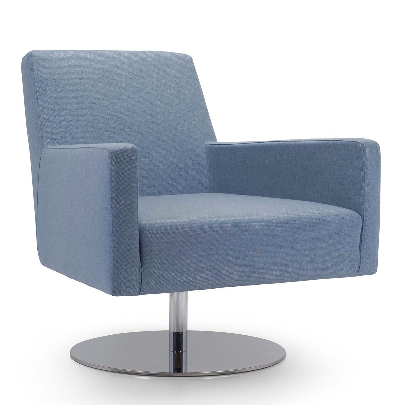 Combining ergonomic comfort with a tailored look, this swivel armchair is a true showstopper. The single-leg base is in polished metal forming an elegant and unexpected support to the bold seat, constructed with a firm polyurethane-padded plywood