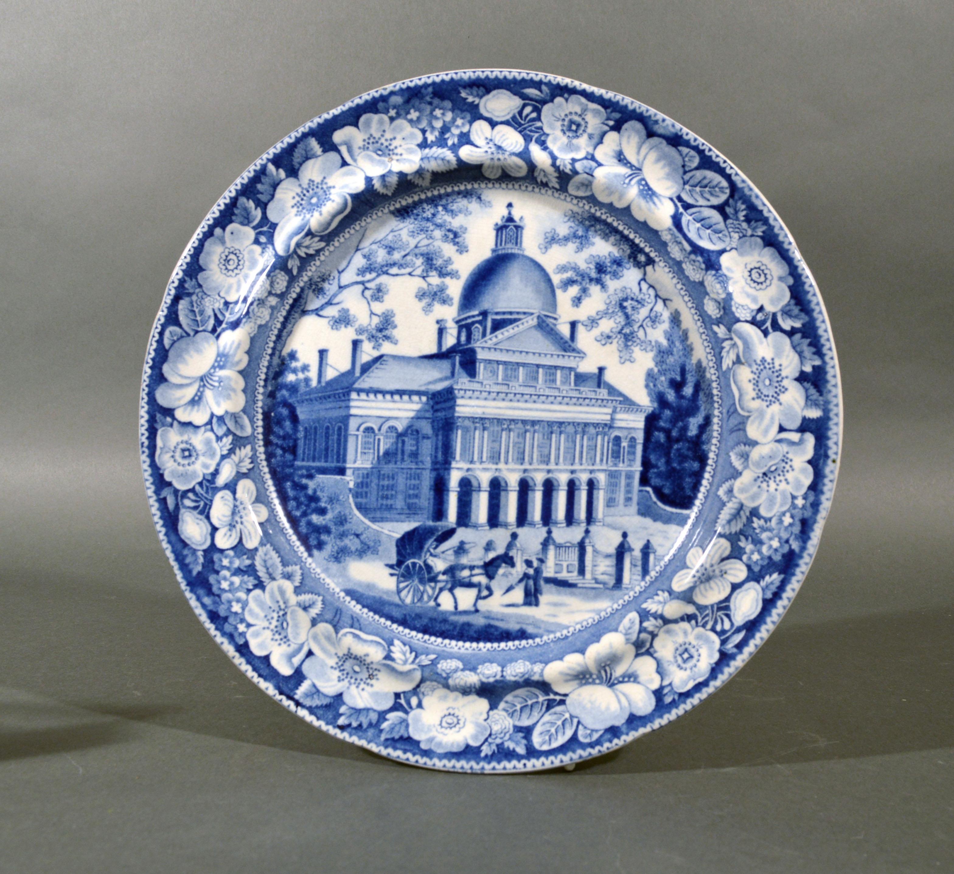 Fédéral Assiettes en poterie bleue et blanche Staffordshire de Boston State House en vente