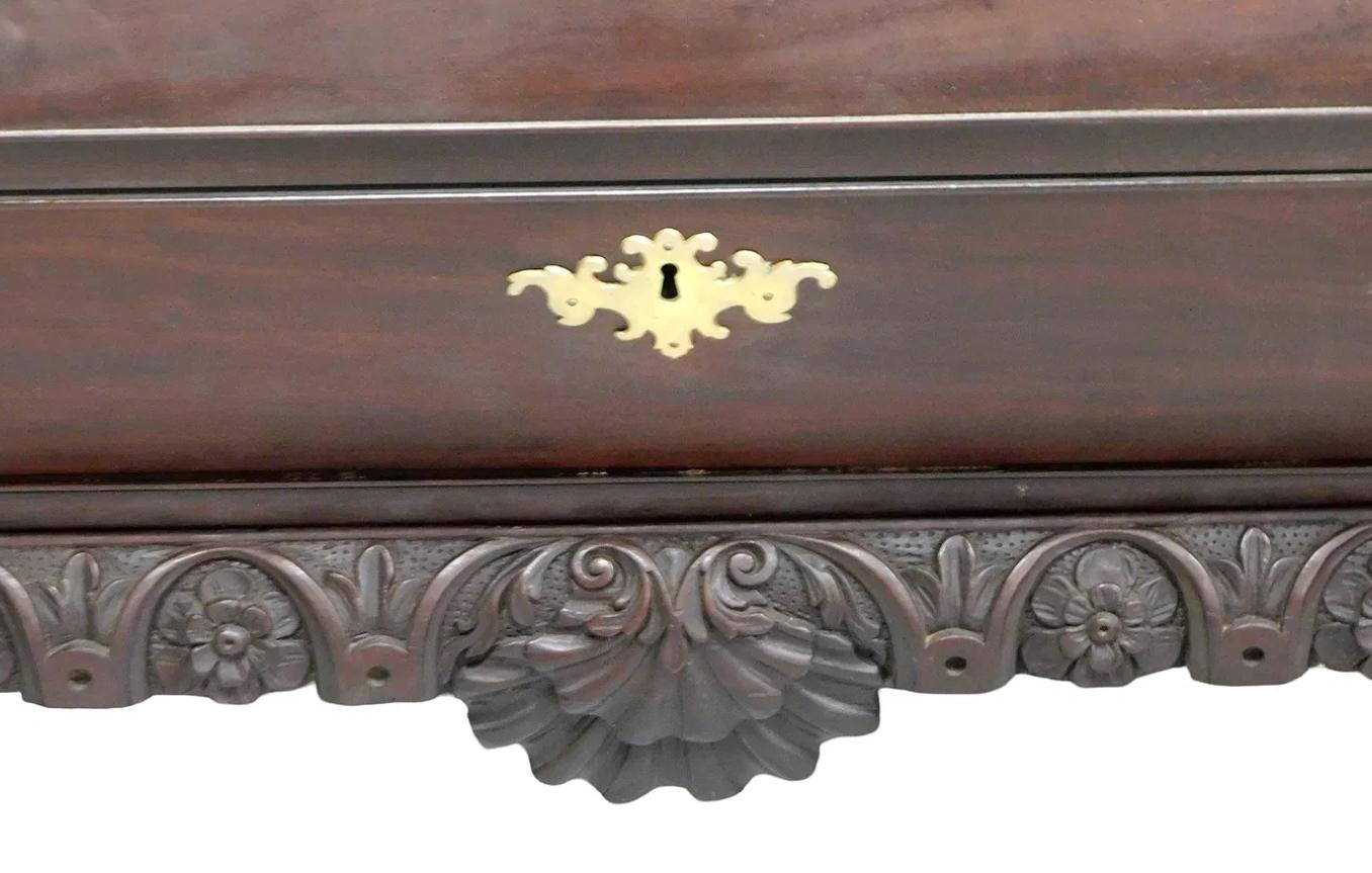 Fatto a mano Segretaria a bombe in stile Chippendale Boston in vendita