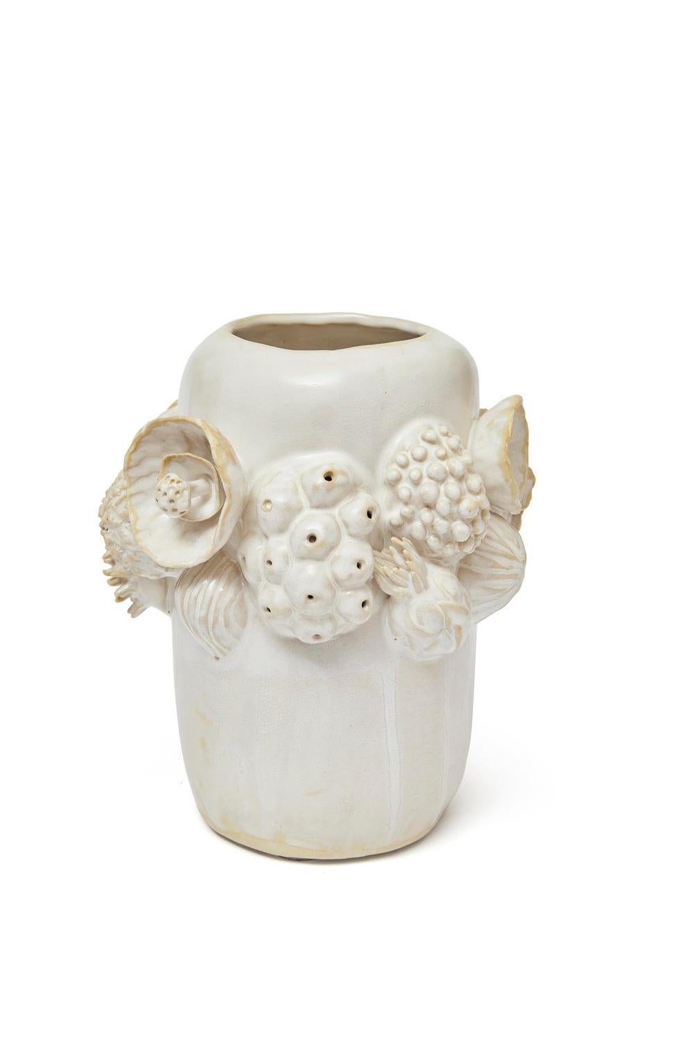 Trish DeMasi
Vascello Botanica, 2021
Ceramica smaltata
Misure: 9 x 8 x 8 pollici.