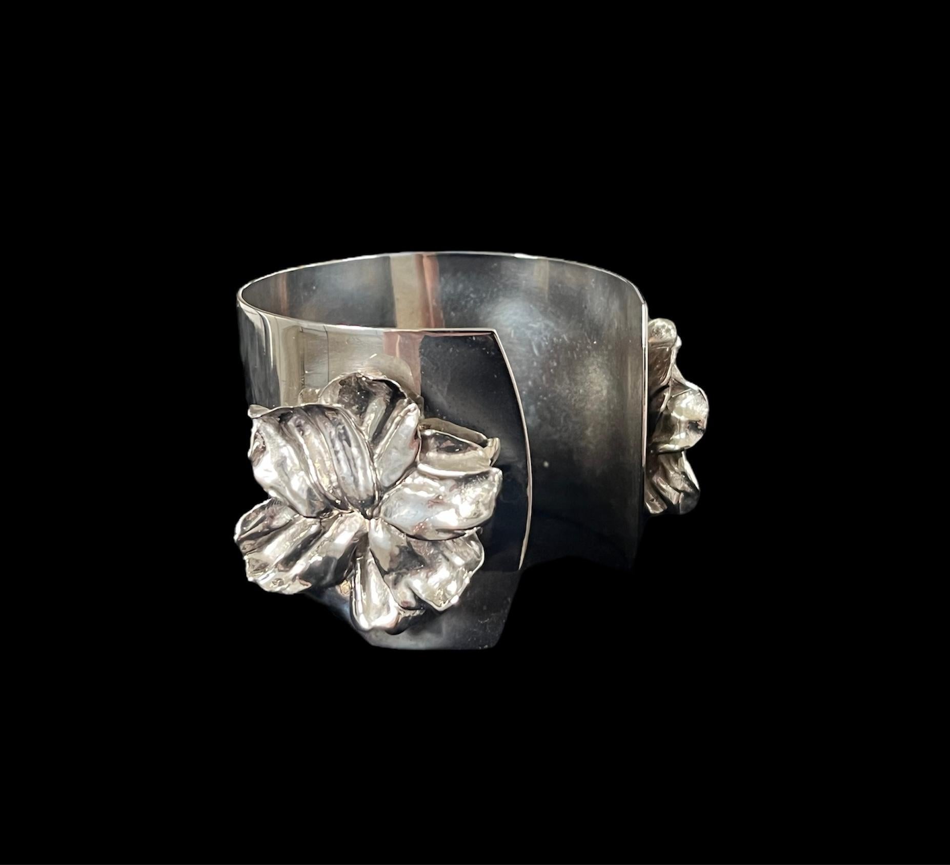 Manchette à double fleur botanique Tavia Atelier x Kristina Larson Pour femmes en vente