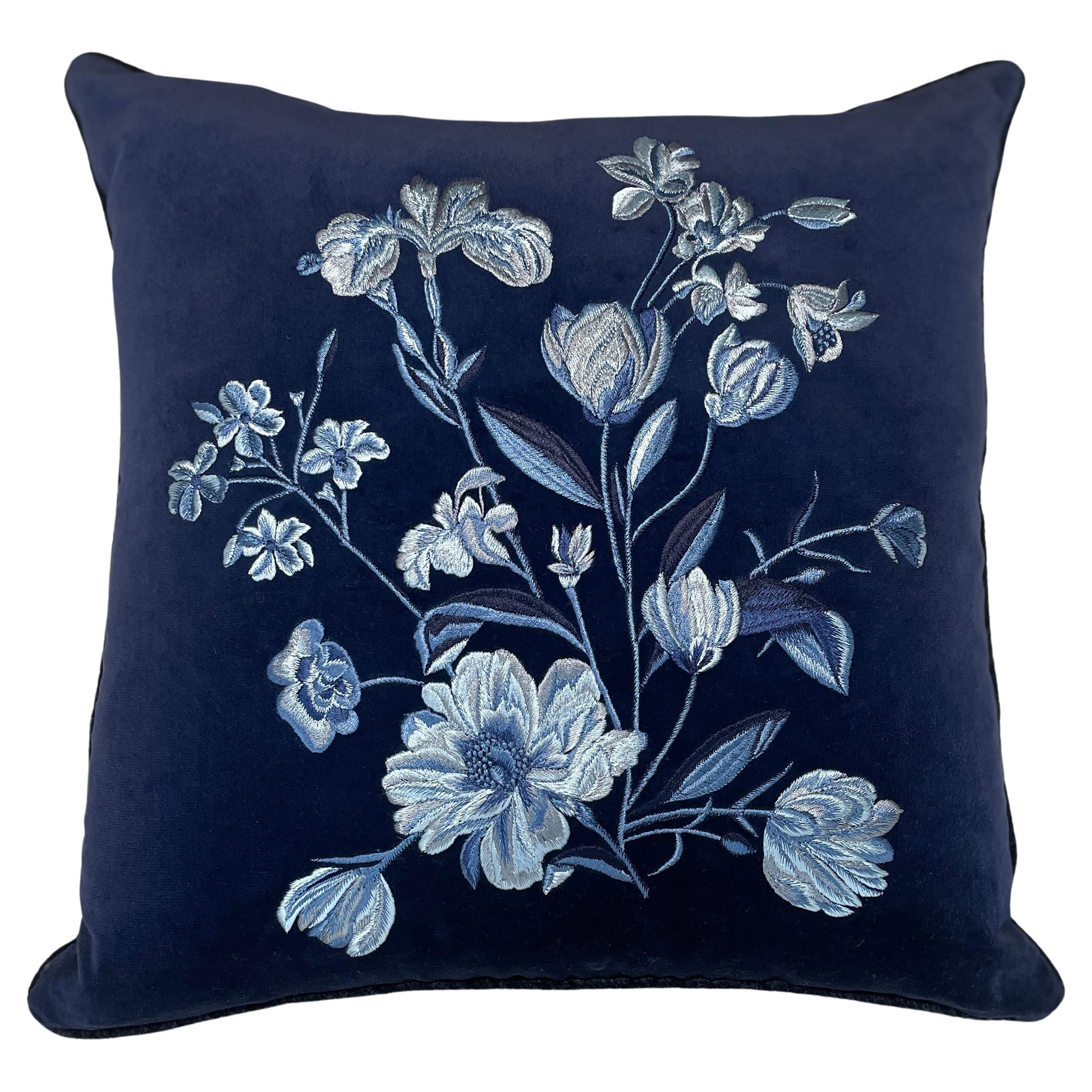 Botanical hand-embroidered navy velvet accent pillow with tonal piping For Sale