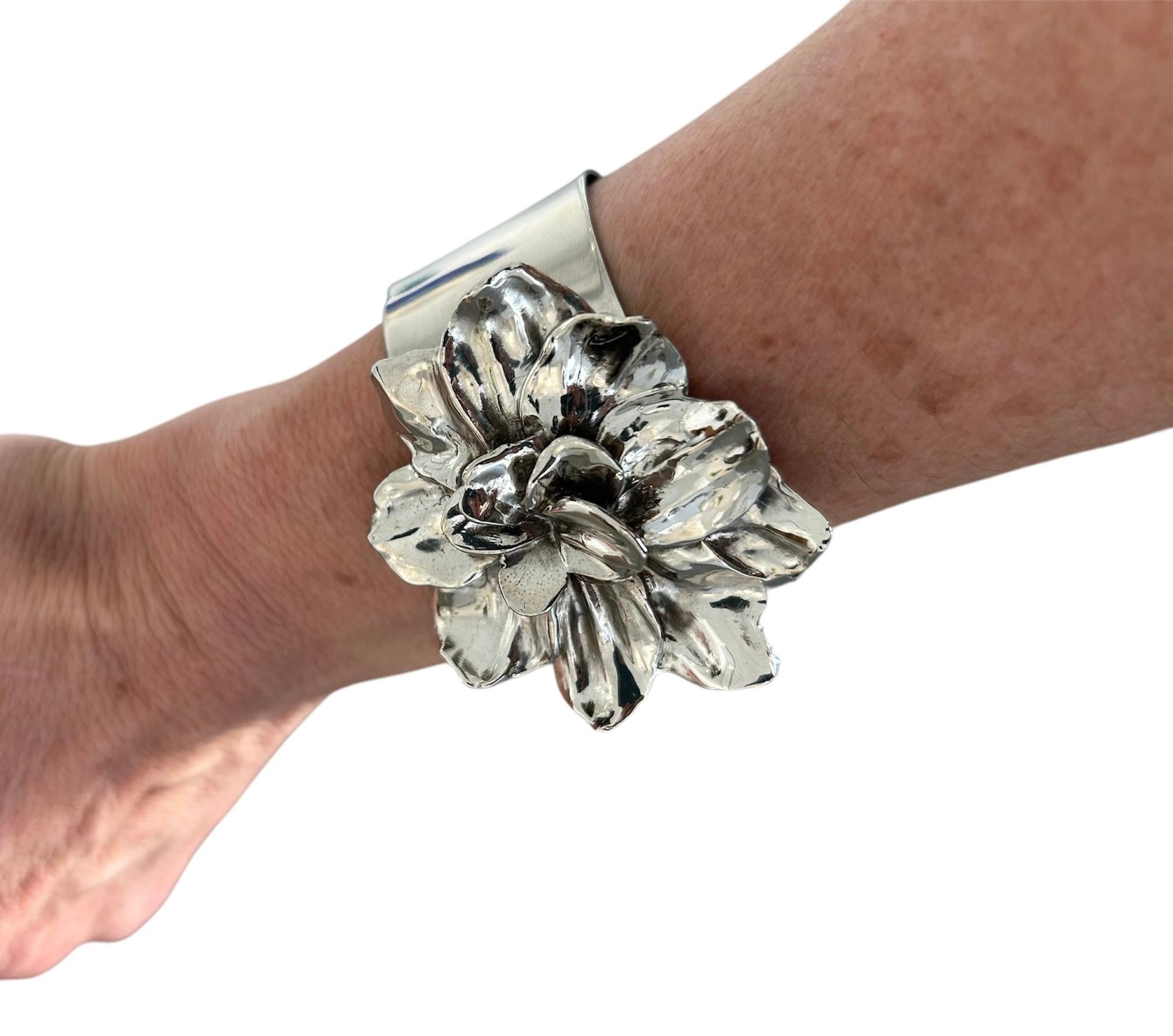 Botanical Single Flower Cuff - Tavia Atelier x Kristina Larson, Botanical Damen im Angebot