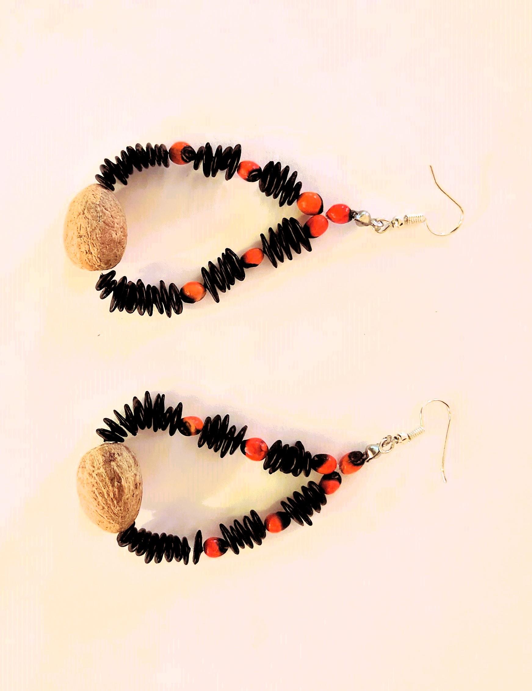 The Botanique Palm Essence II earrings is a longer version of the Botanique Palm Essence Earrings and is great for the bold wearer. Like its smaller version, the earrings are a celebration of Antigua and Barbuda's rich natural beauty and artisan