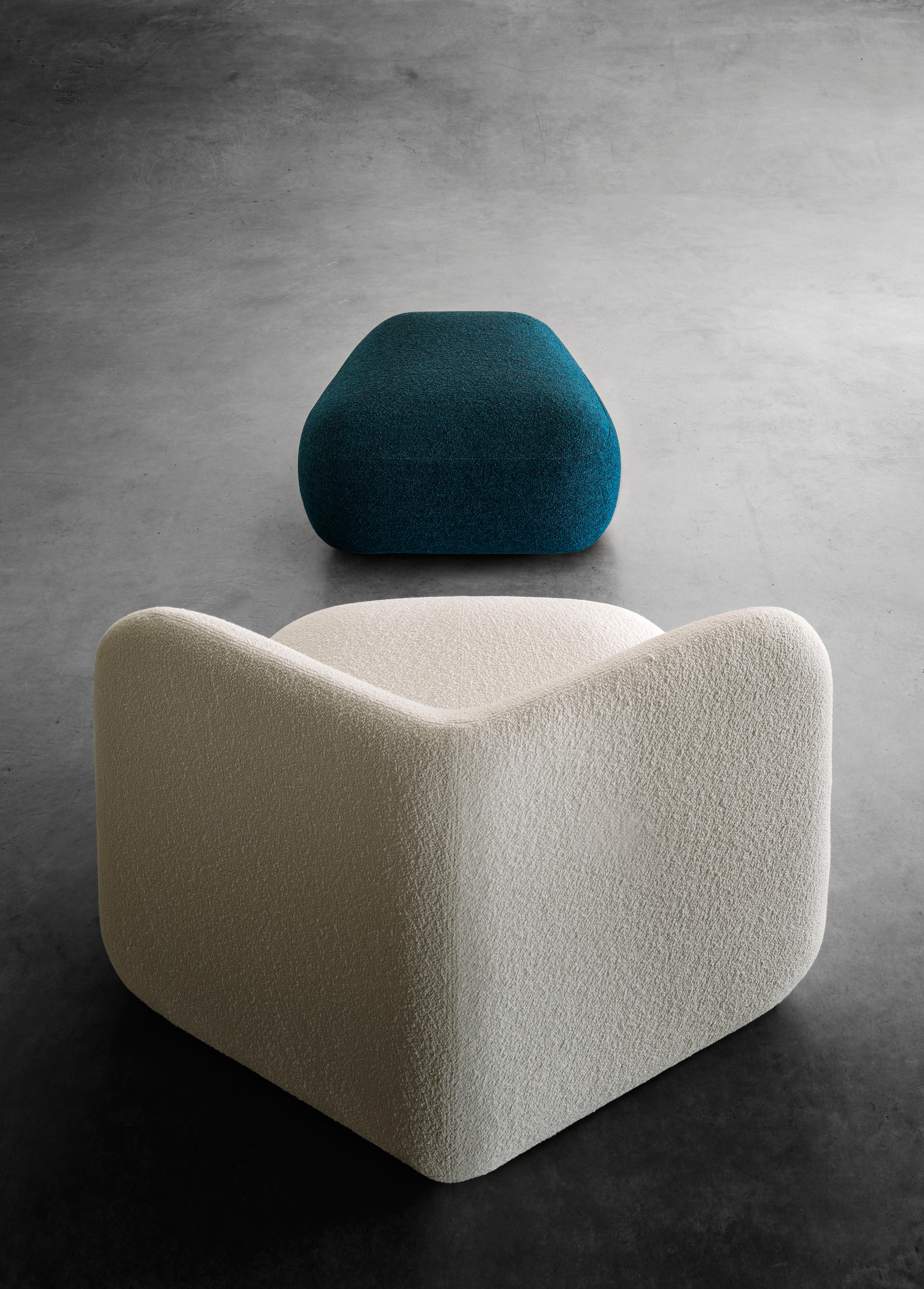 Botera was born to be comfortable, everywhere. To better exploit the volumes of the armchair in all situations, we have made it an entire family of modular upholstered items, amplifying the seating possibilities. To relax, doze off, raise your legs,