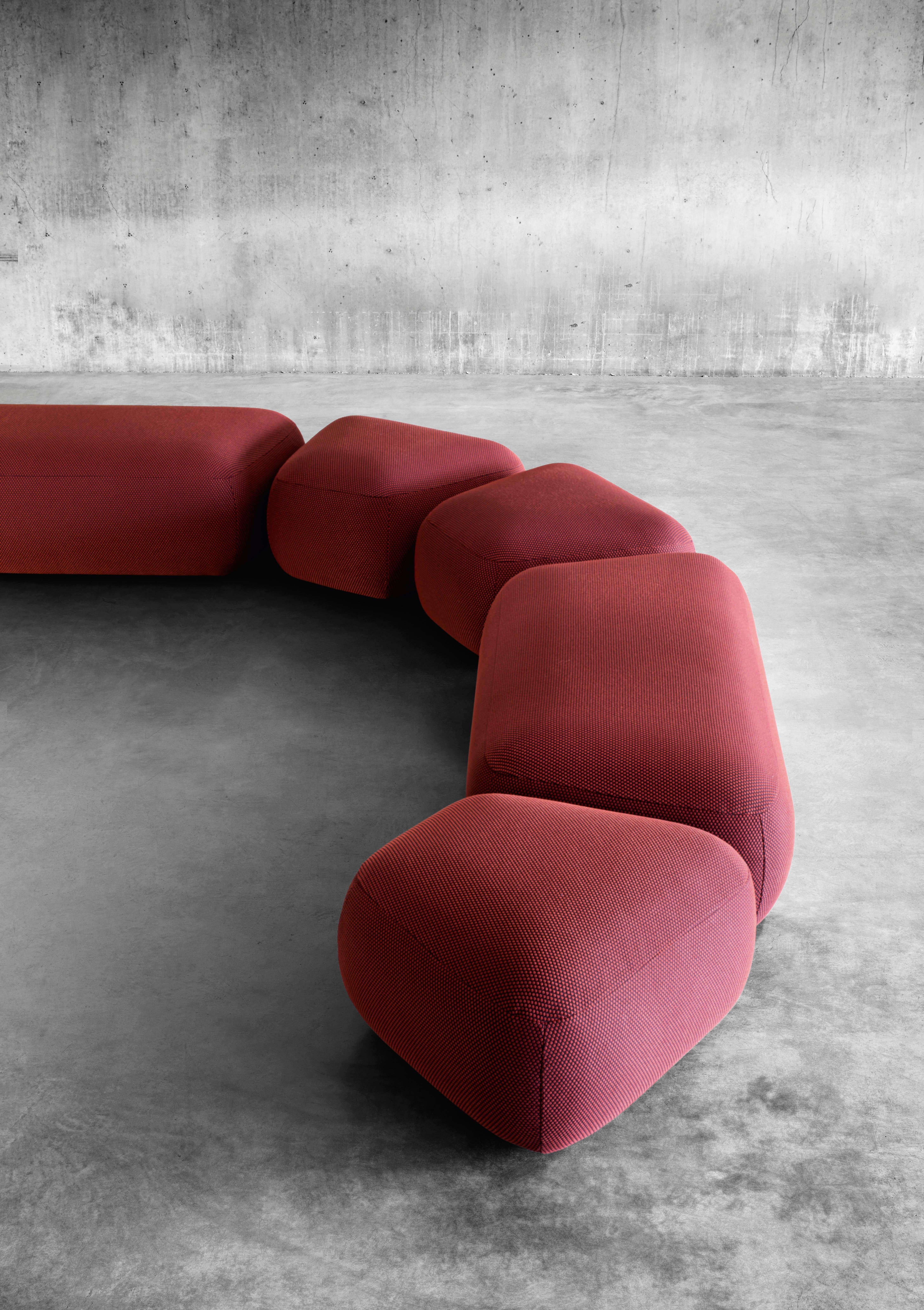 Moderne Grand pouf Botera en mousse avec tapisserie rose par E-GGS en vente