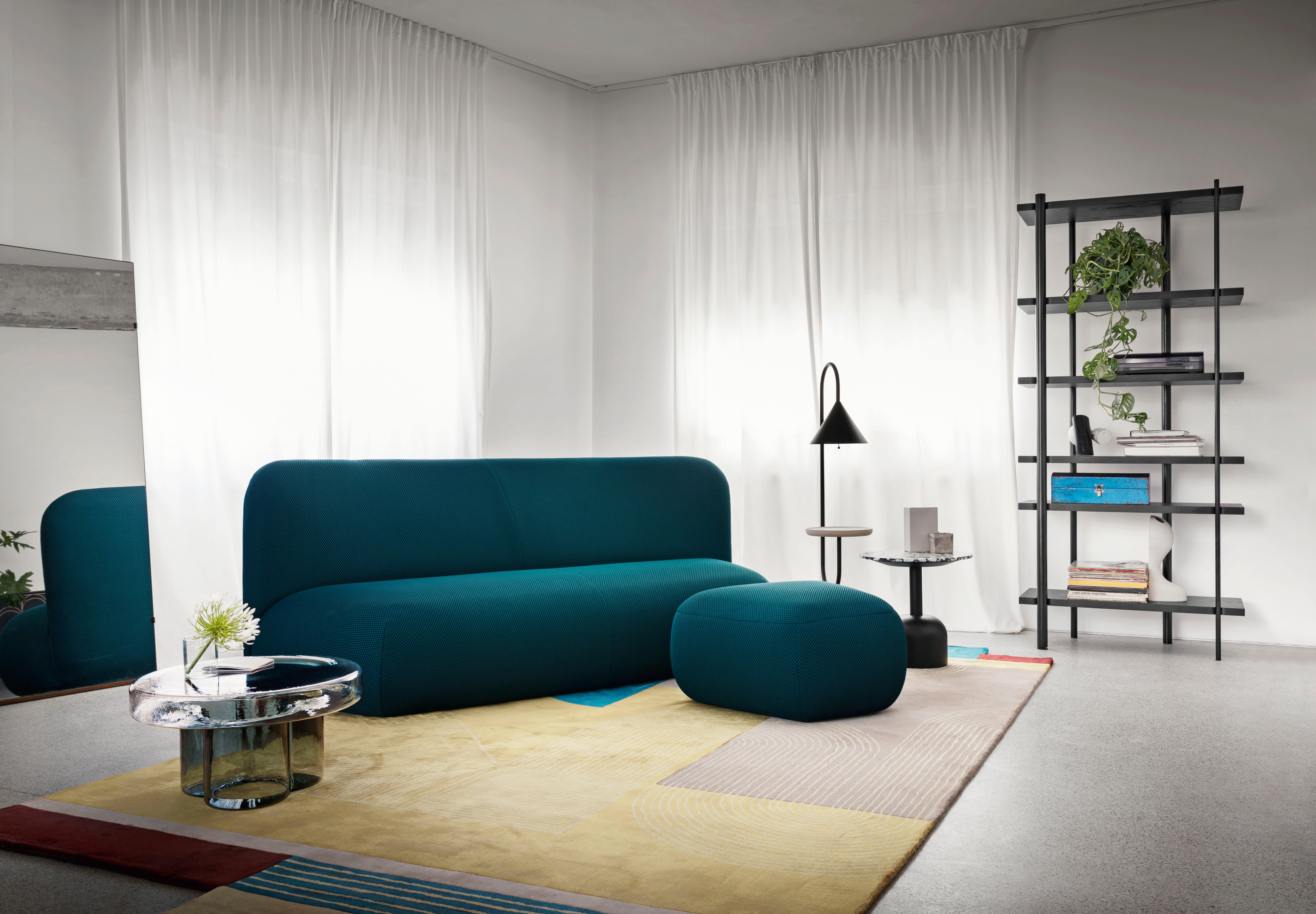 Botera was born to be comfortable, everywhere. To better exploit the volumes of the armchair in all situations, we have made it an entire family of modular upholstered furniture, amplifying the seating possibilities. To relax, doze off, raise your