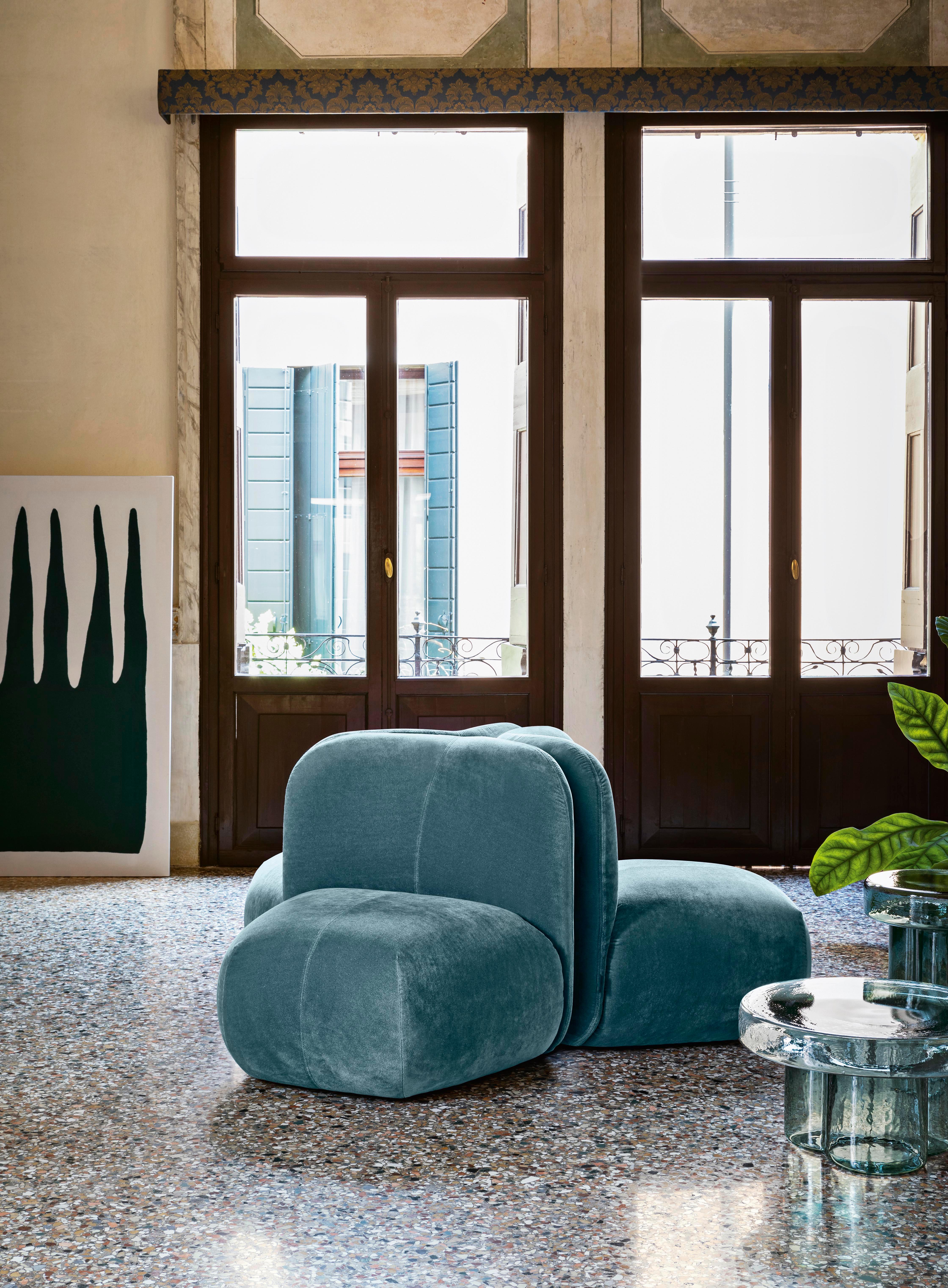 Italiano Poltrona Boterina con rivestimento in velluto Shelter Teal di E-GGS in vendita
