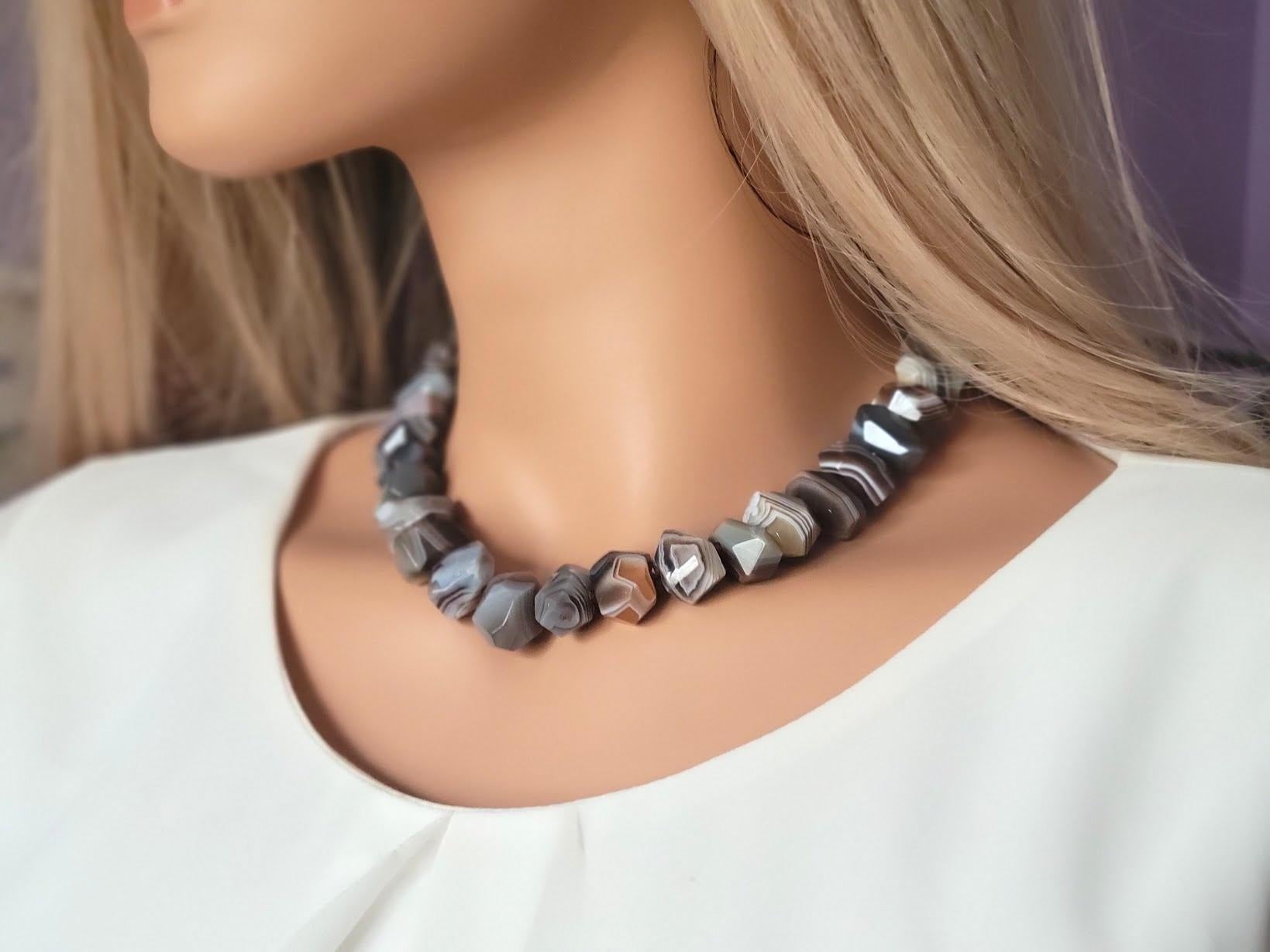 Botswana Achat-Granat-Halskette mit Kamin-Achat-Verschluss Damen im Angebot