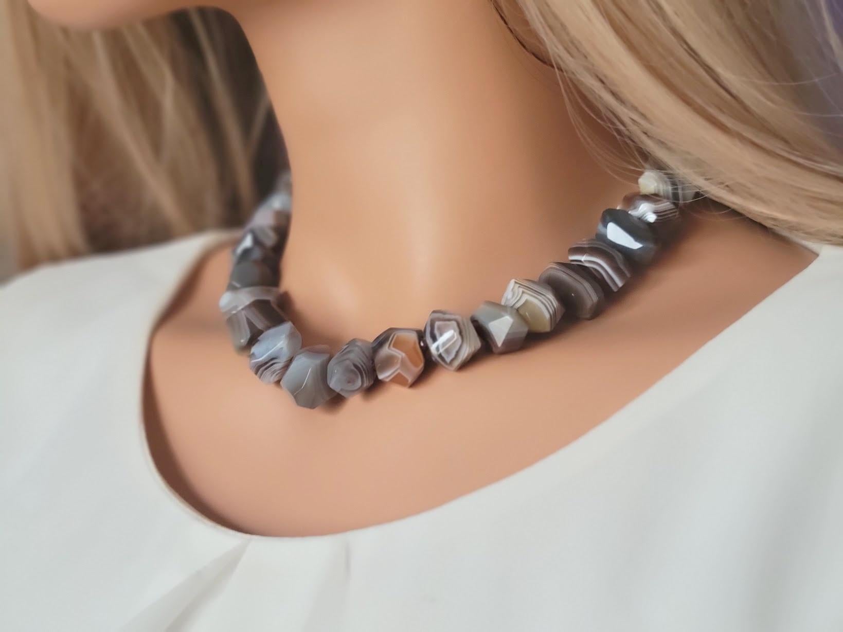 Botswana Achat-Granat-Halskette mit Kamin-Achat-Verschluss im Angebot 1