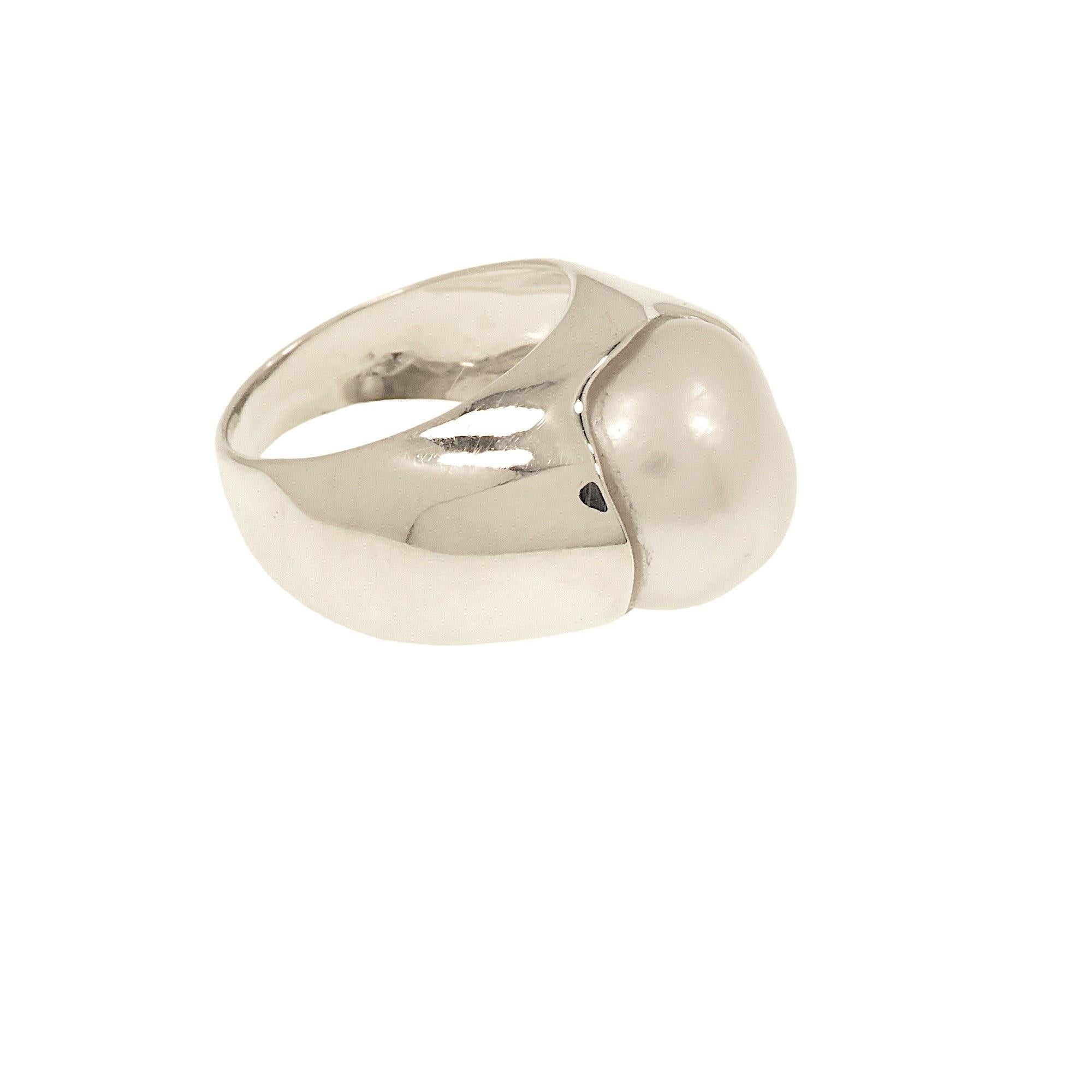 Uncut Botta jewelry ring with Australian pearl in white gold For Sale