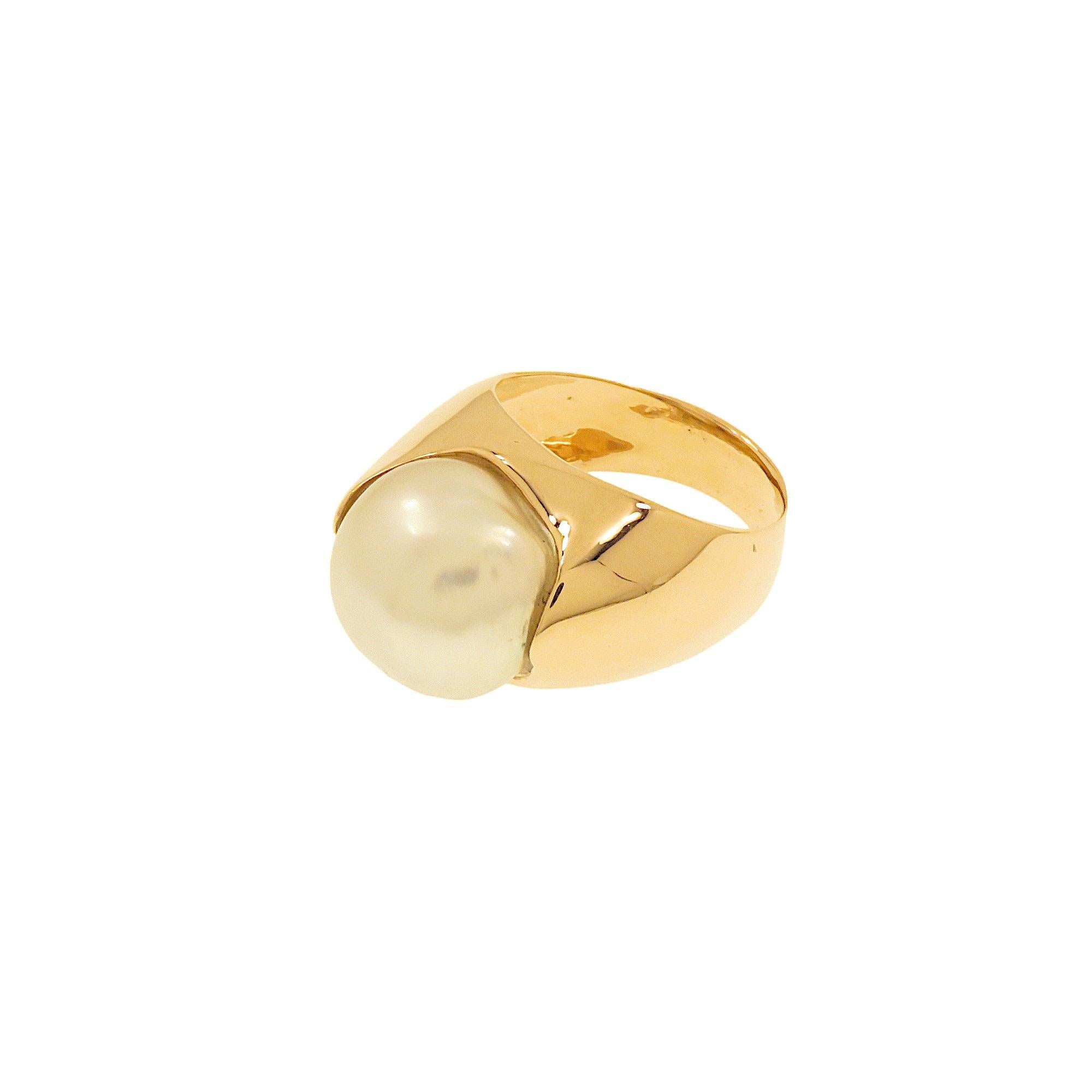 Uncut Botta jewelry ring with Australian pearl in rose gold For Sale