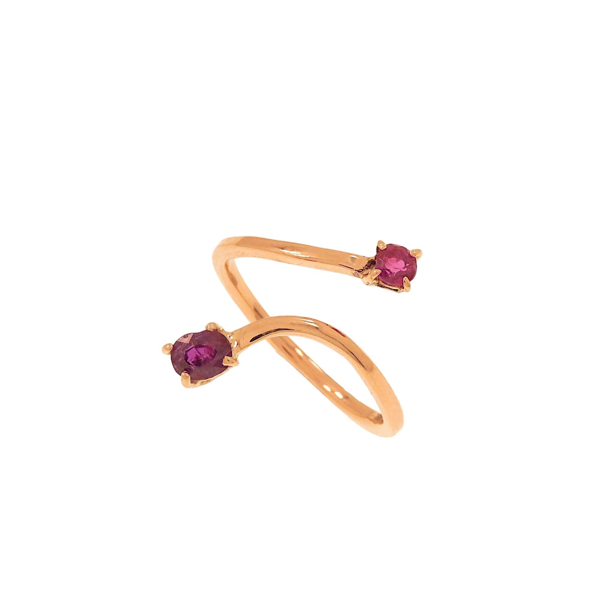 Mixed Cut Botta gioielli anello con rubini in oro rosa fabbricato in Italia For Sale
