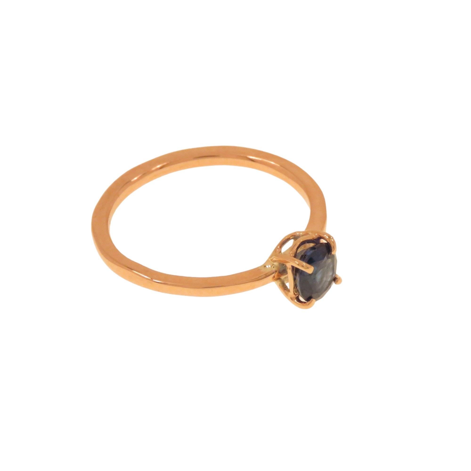 Botta gioielli anello con zaffiro blu in oro rosa fabbricato in Italia For Sale 1