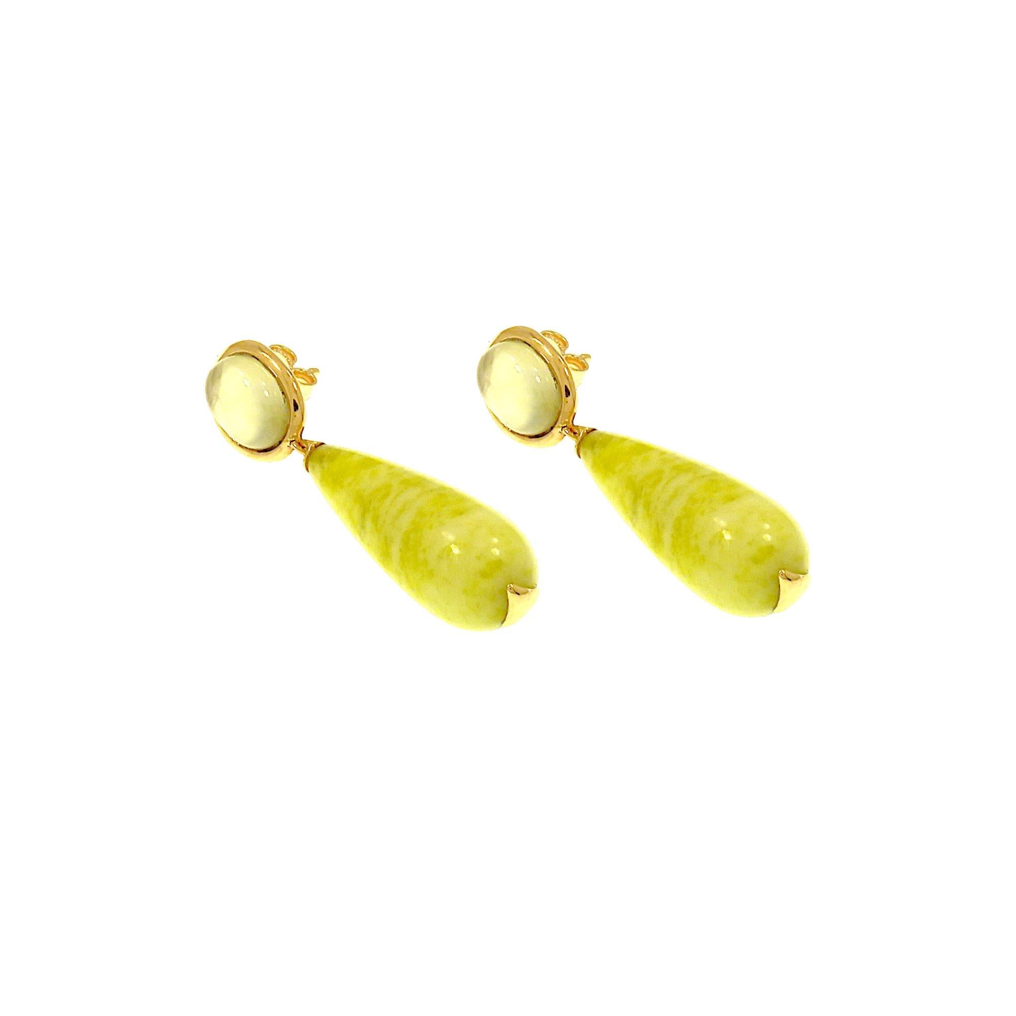 Elegant and classic pendant earring with cabochon-cut oval of prehnite set in 9k rose gold with pin and butterfly attachment from which dangles a drop of yellow agate. The dimensions of the prehnite are 10x8 mm / 0.39x0.31 inches of the drop  30x11