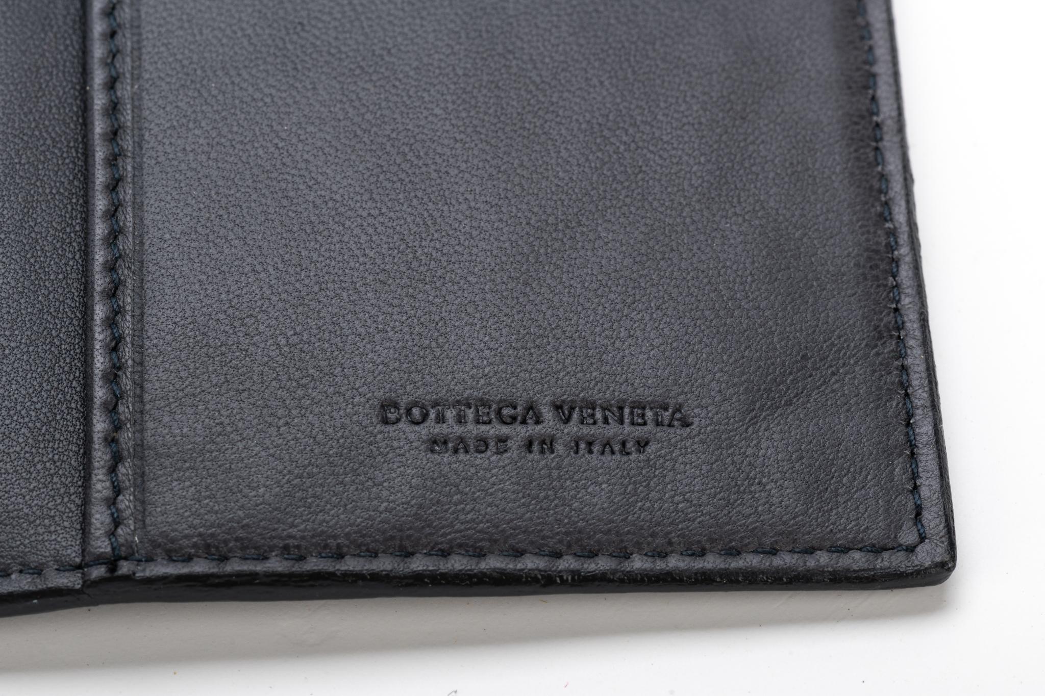 Bottega Intrecciato Gray Wallet Unisex For Sale 5