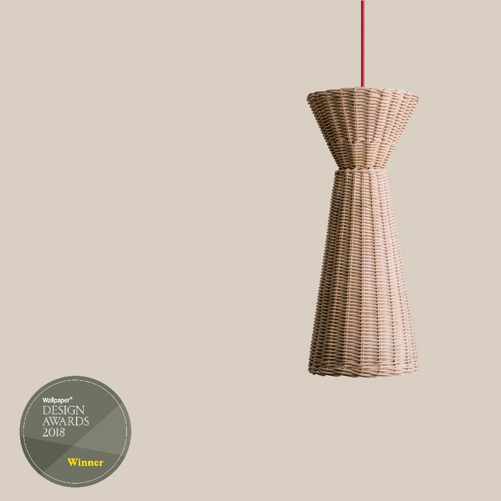 Pendant light with lampshade in intertwined wicker. 70 meters of wicker are carefully selected and then skillfully shaped for over 3 hours of patient intertwining. The Viceversa lamp is subject to a water-color protective treatment of natural,