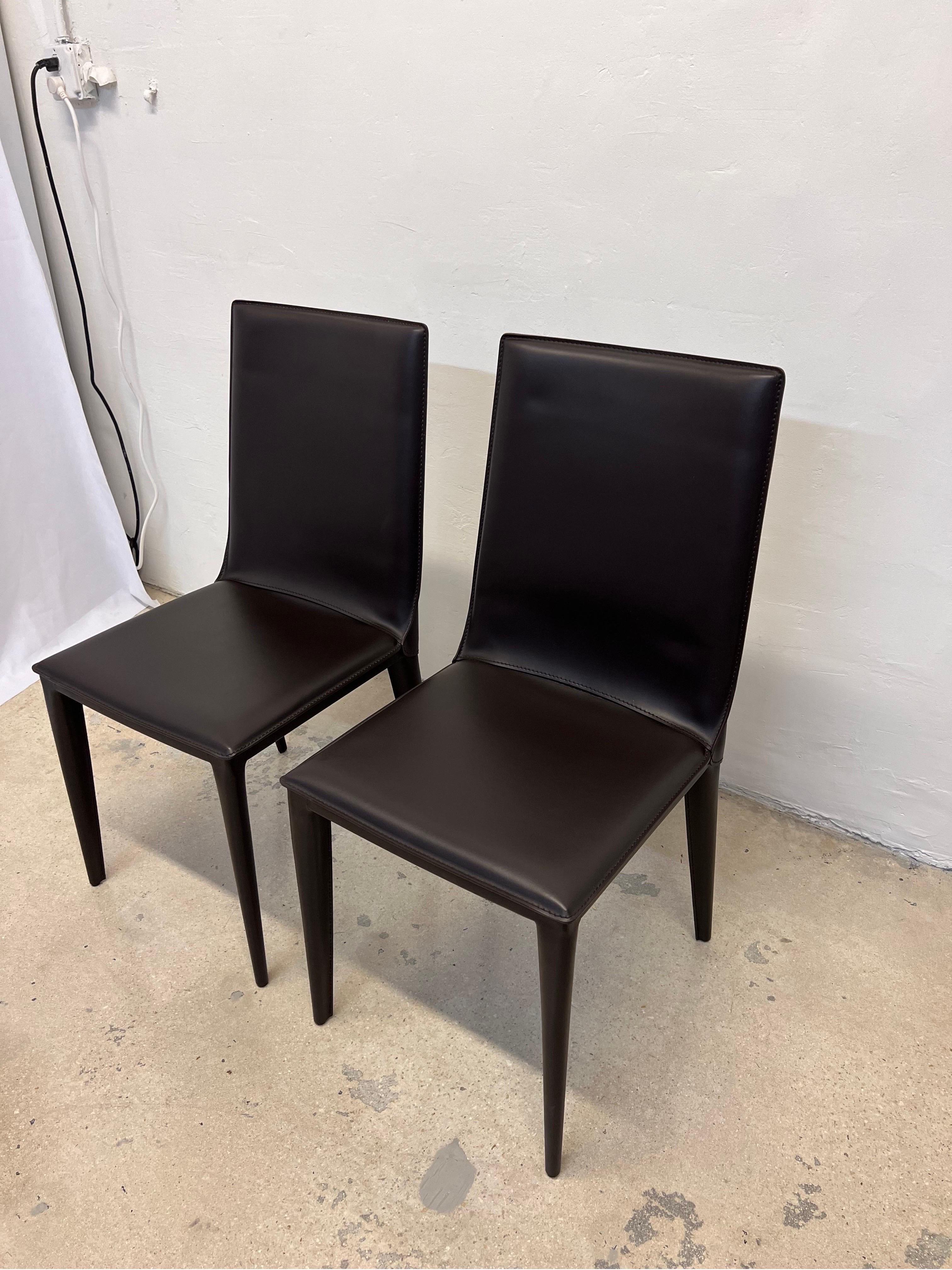 italien Paire de chaises de salle à manger Bottega en cuir par Fauciglietti et Bianchi pour DWR en vente