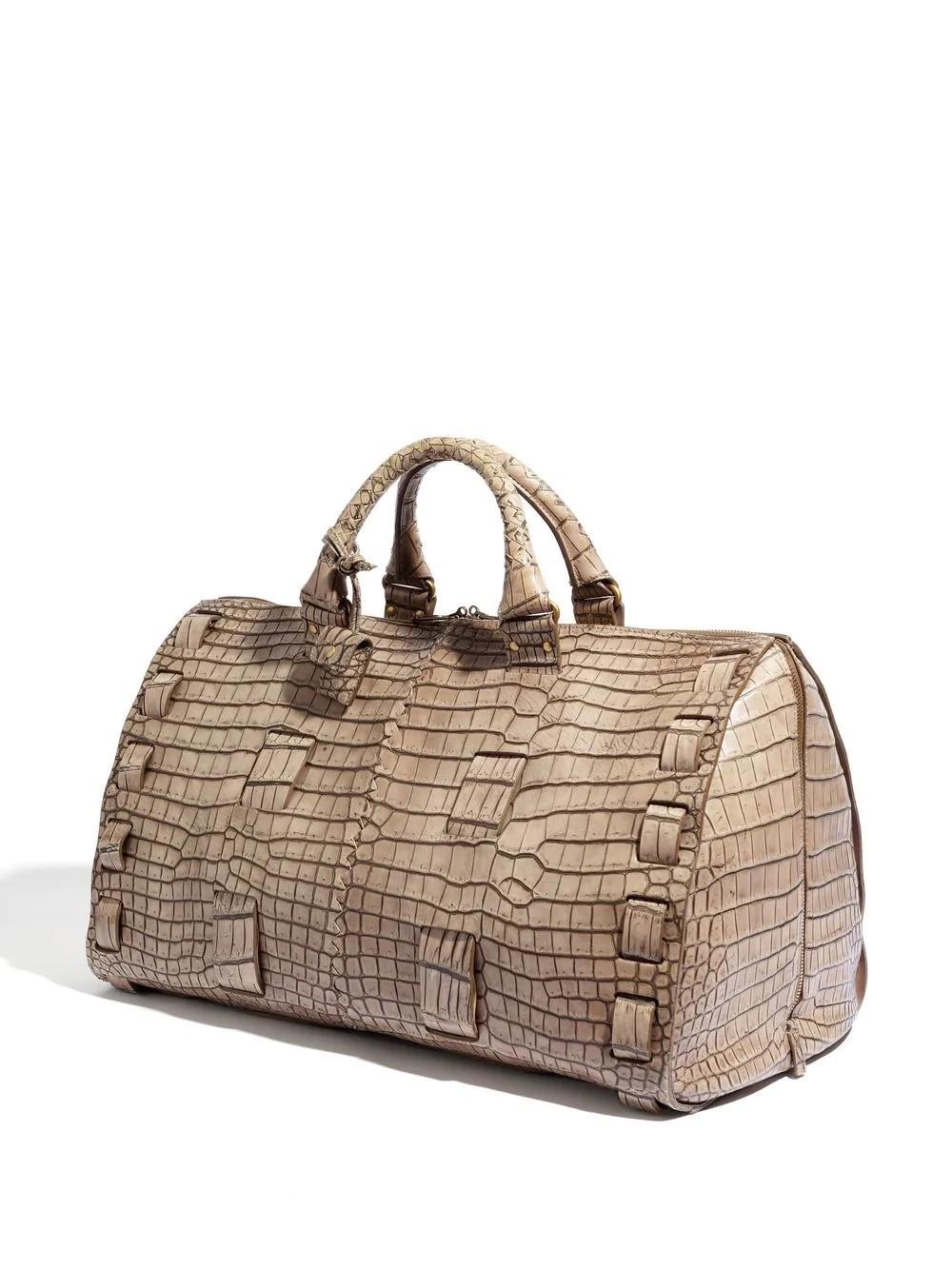 Spacious enough for long weekends away, this pre-owned Bottega Veneta holdall has been crafted in Italy from prime leather in neutral tones. The bag features two leather top handles in the house's signature intrecciato weave, which was first