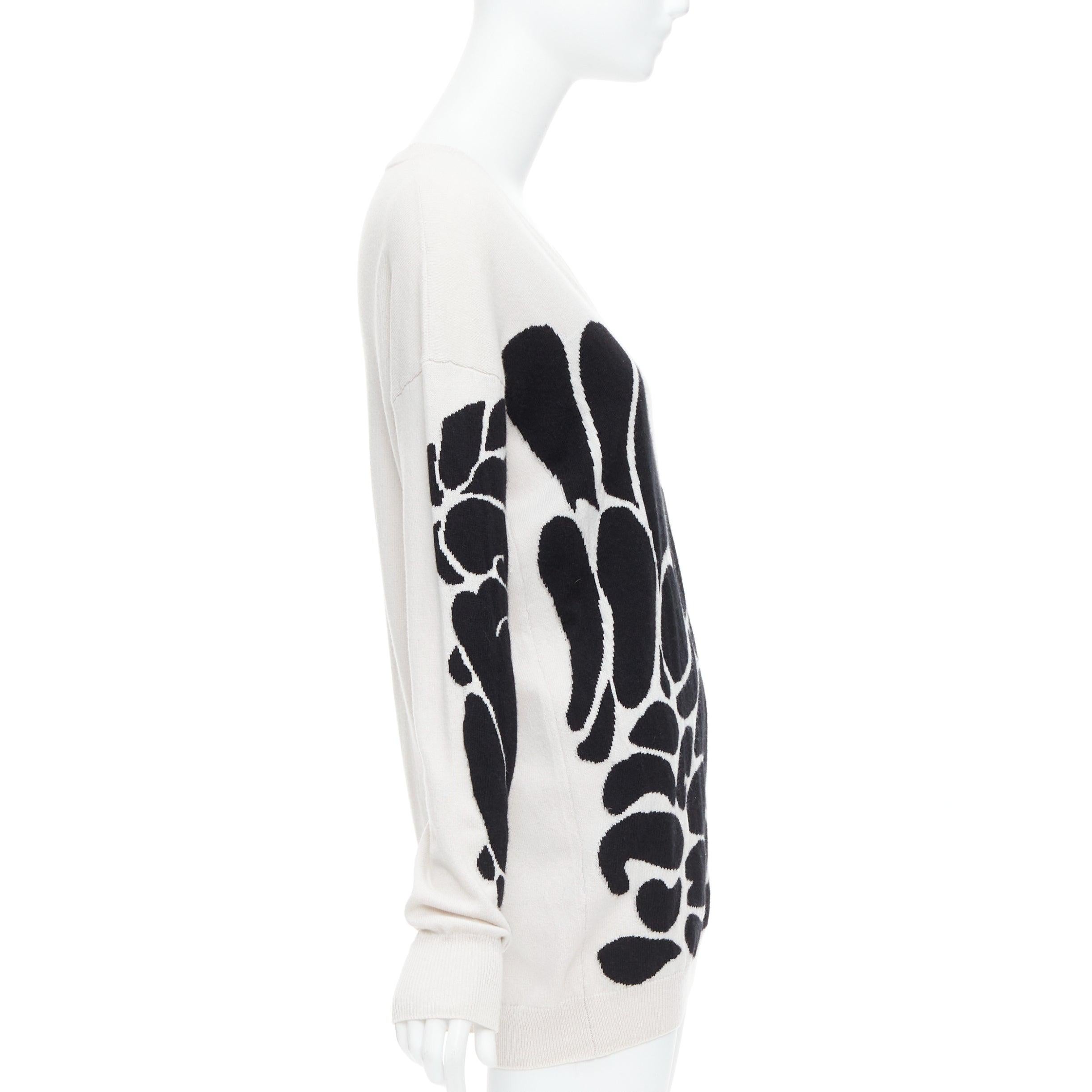 BOTTEGA VENETA 100% cashmere cream black abstract intarsia V-neck sweater IT40 S In Good Condition For Sale In Hong Kong, NT