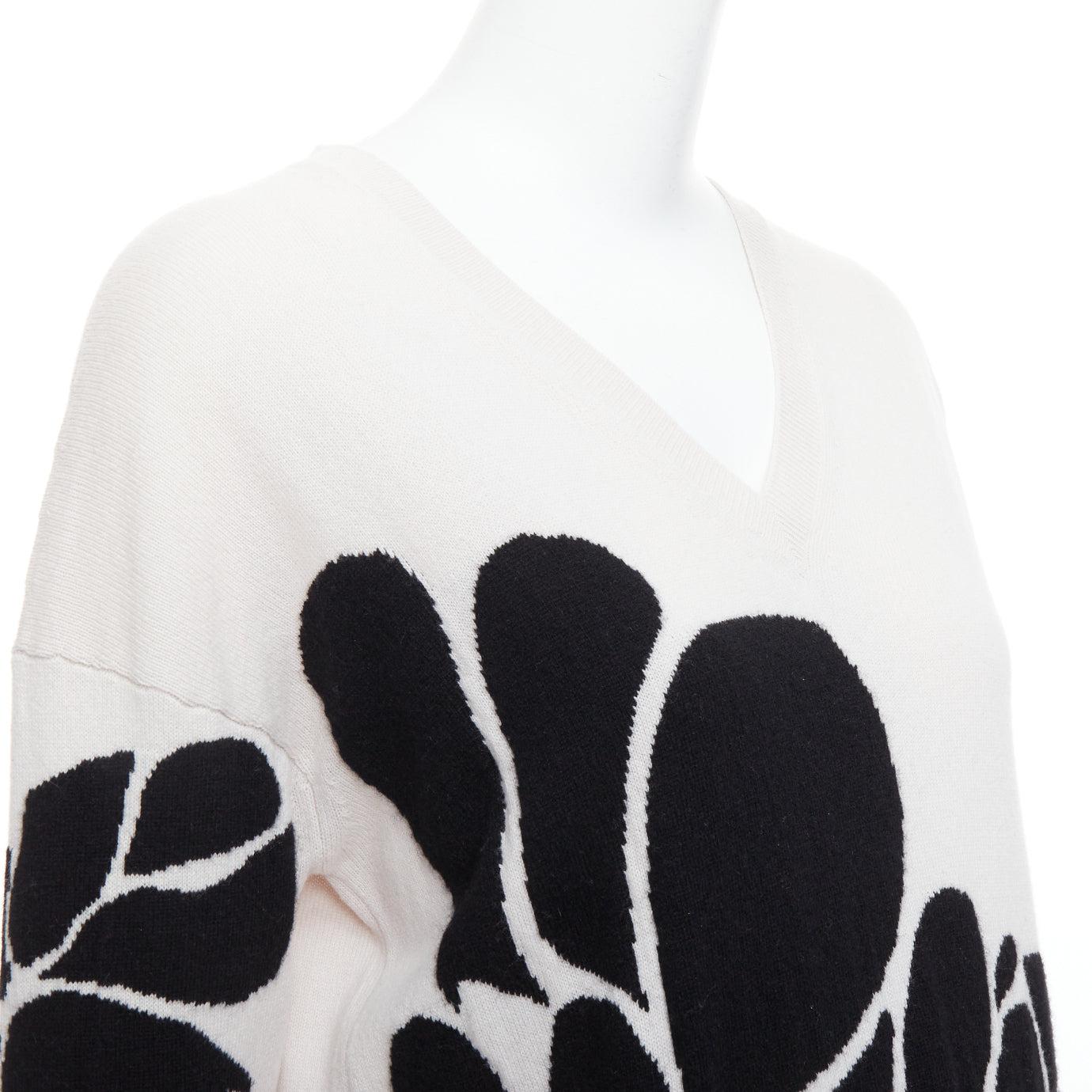 BOTTEGA VENETA 100% cashmere cream black abstract intarsia V-neck sweater IT40 S For Sale 2