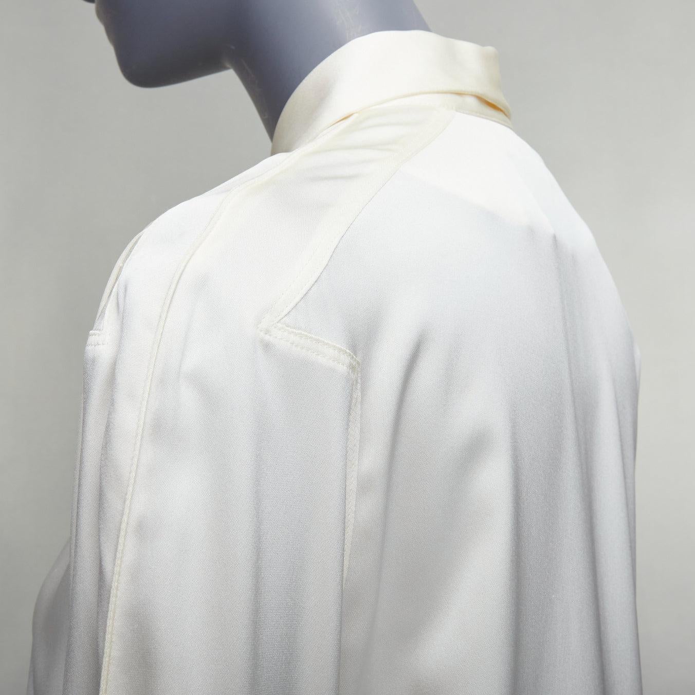 Bottega Veneta 100% seta crema - Camicia con maniche raglan increspate IT36 XXS
Riferimento: KEDG/A00329
Marchio: Bottega Veneta
Designer: Daniel Lee
Collezione: Pre Primavera 2020
Materiale: Seta
Colore: crema
Modello: Tinta unita
Chiusura:
