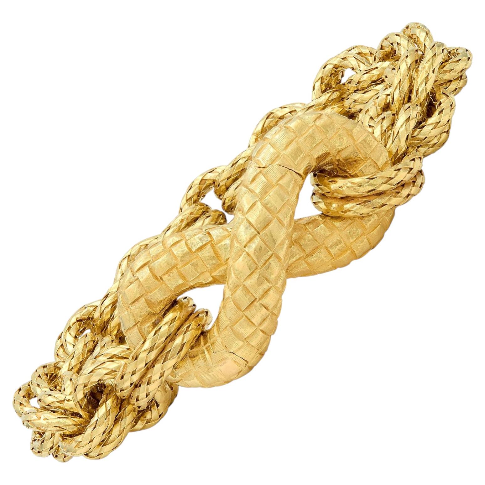 Pulsera «Torcello» de Bottega Veneta, de oro amarillo de 18 quilates, con eslabones entrelazados en forma de infinito de estilo vintage en venta