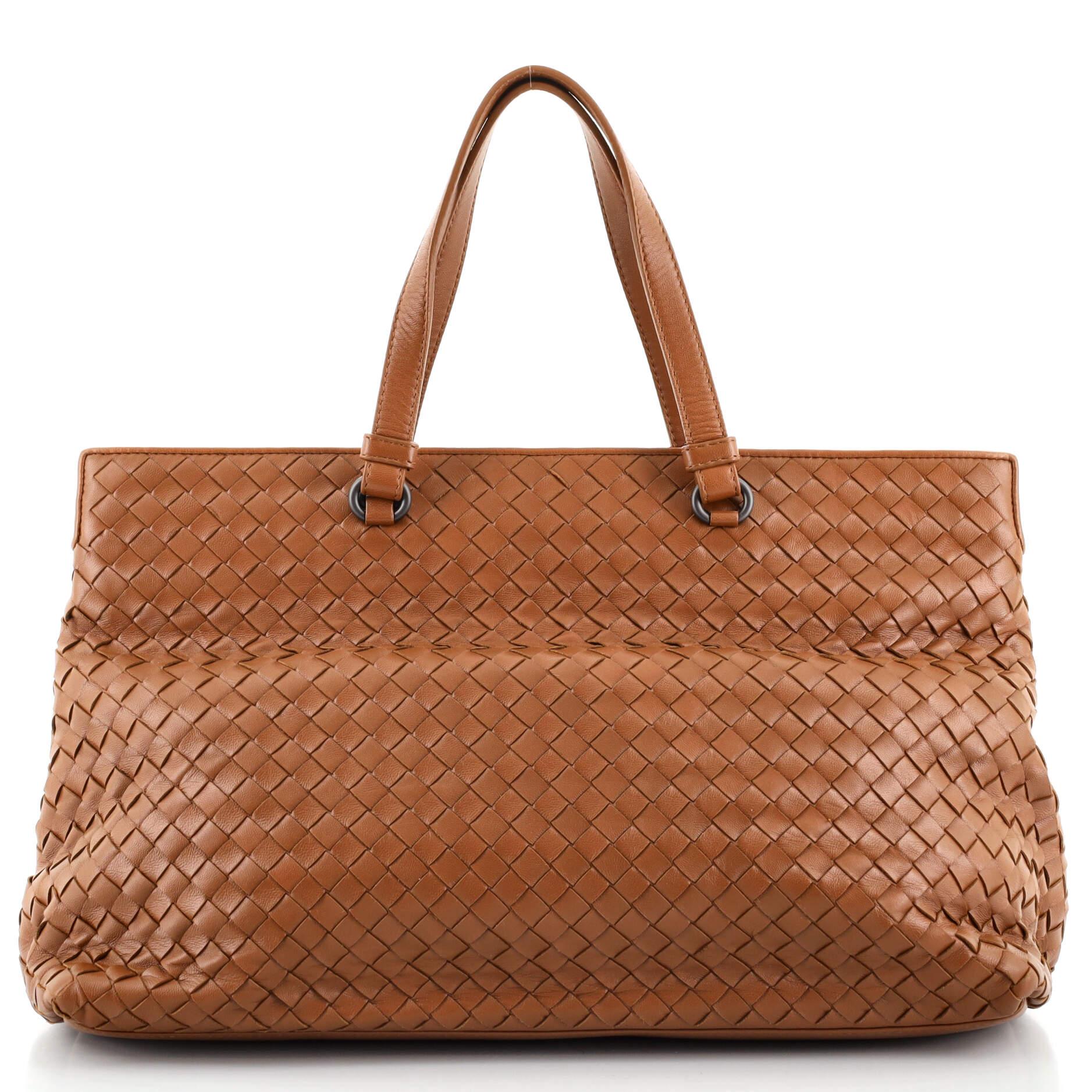 Bottega Veneta 2-Pocket Convertible Tote Intrecciato Nappa Large In Good Condition In NY, NY