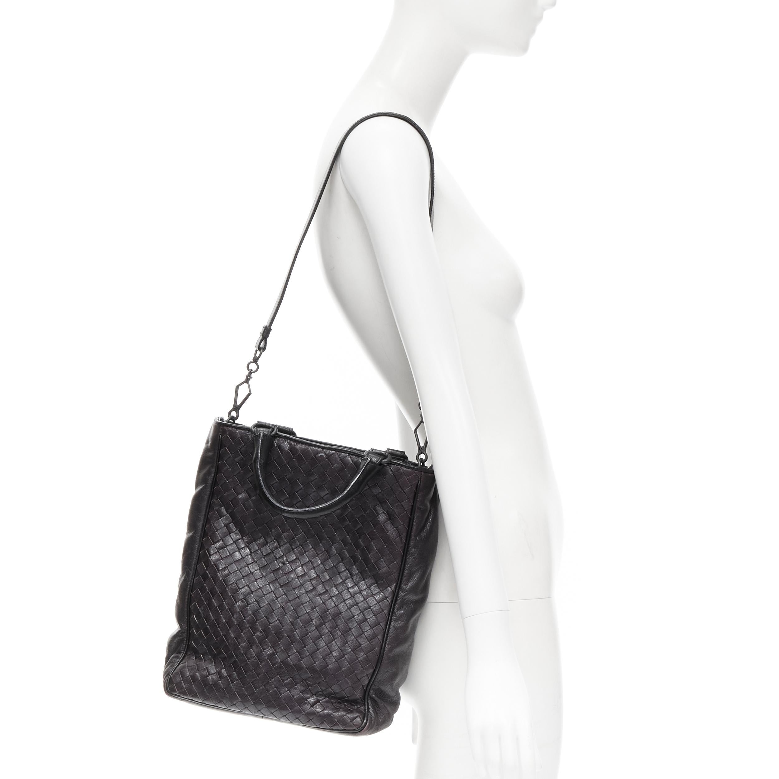 BOTTEGA VENETA 2008 dark purple intrecciato woven small crossbody tote bag 
Reference: CELG/A00042 
Brand: Bottega Veneta 
Model: Purple Intrecciato tote 
Material: Leather 
Color: Purple 
Pattern: Solid 
Closure: Zip 
Extra Detail: Woven detail