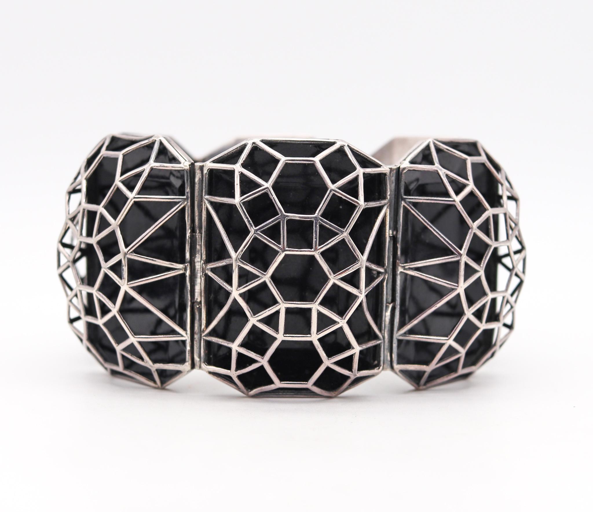 Three dimensional bracelet designed by Tomas Maier for Bottega Veneta.

Rare runaway piece, created by Tomas Maier back in the 2012 for the Italian luxury house of Bottega Veneta. Carefully crafted in solid .925/.999 sterling silver and composed by