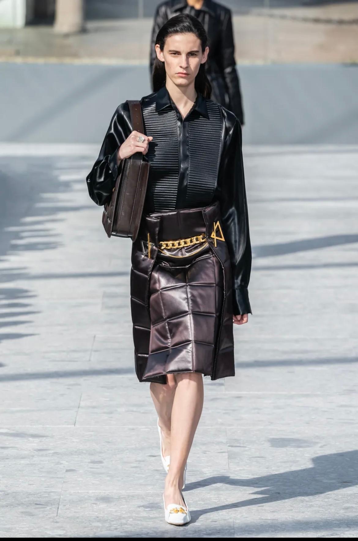 Bottega Veneta 2019 Fall Runway 2 panel Brown Pad mid length skirt with chain  For Sale 6