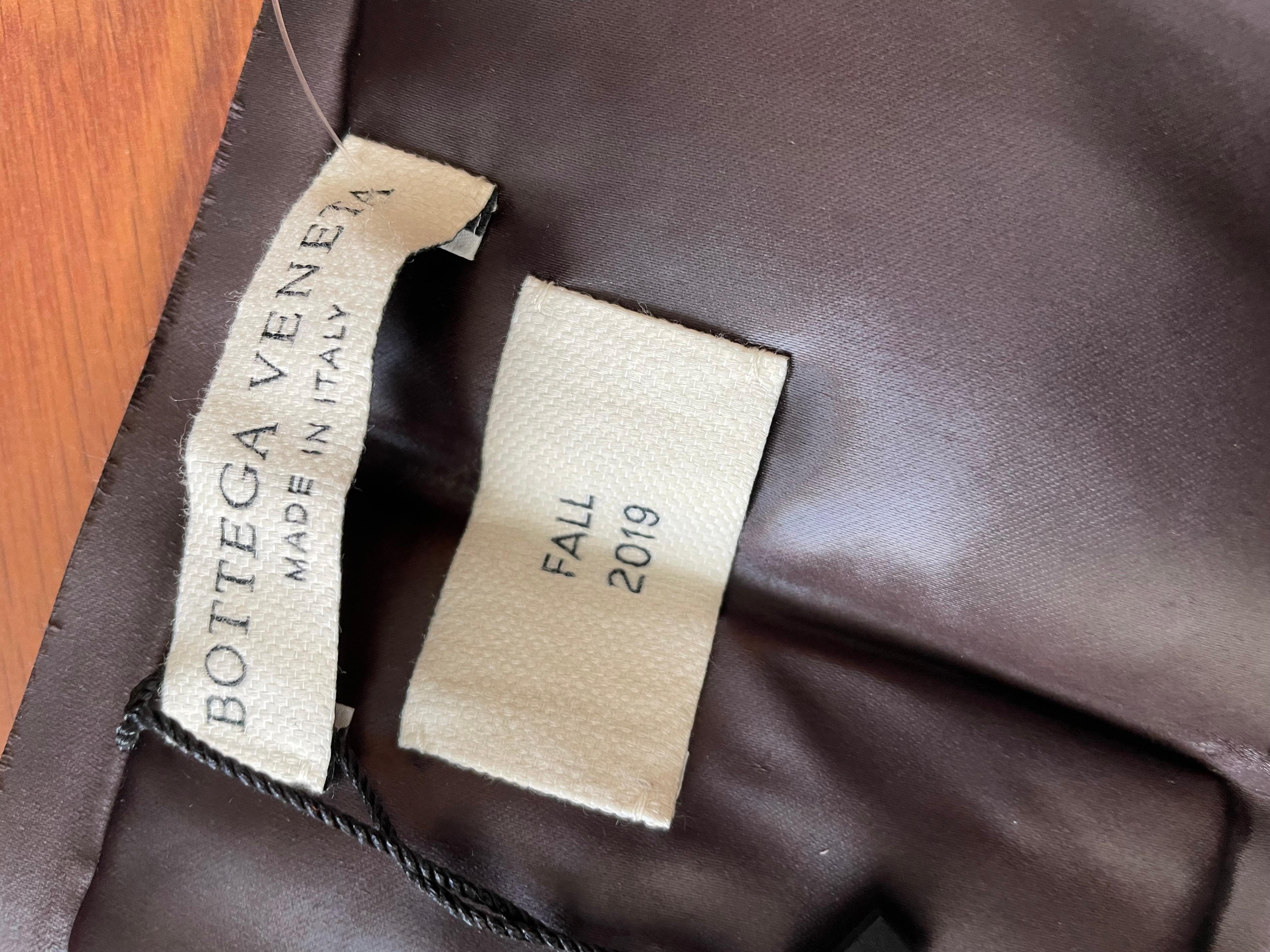 Bottega Veneta 2019 Fall Runway 2 panel Brown Pad mid length skirt with chain  For Sale 1